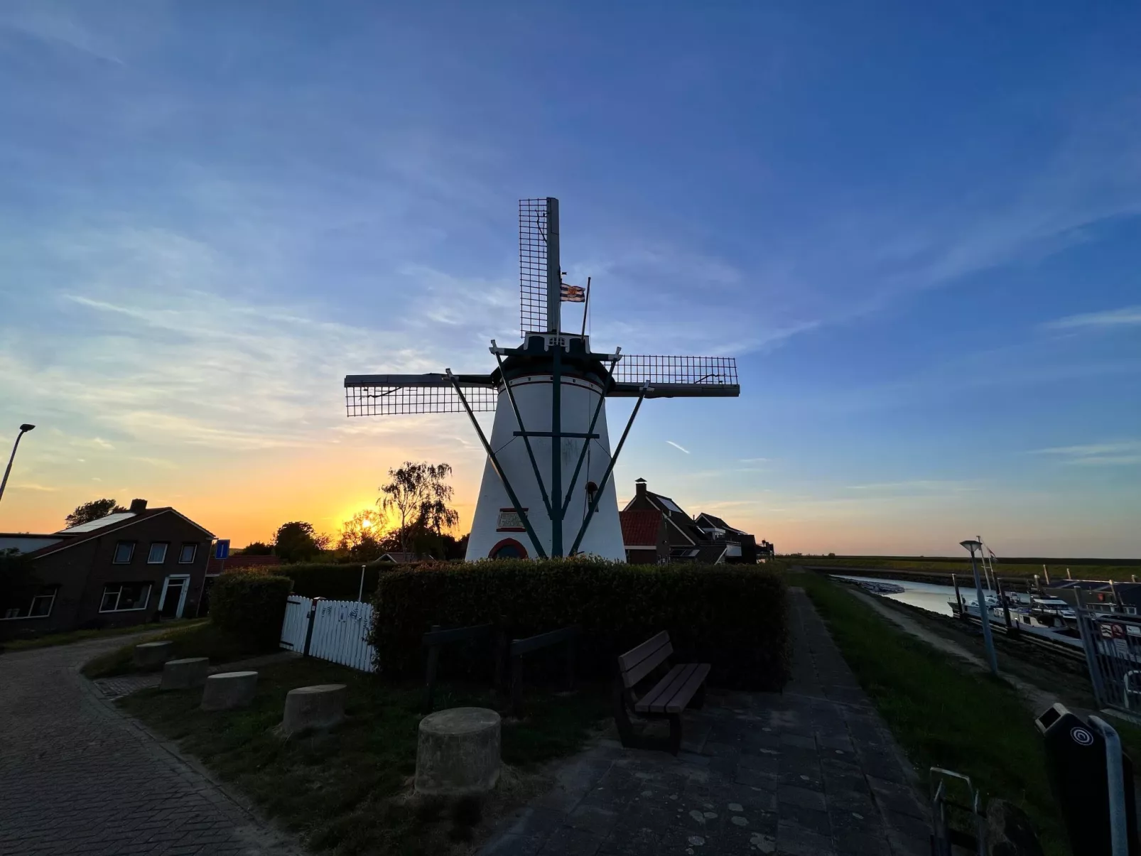 In Stavenisse mit gemütlicher Terrasse-Draußen