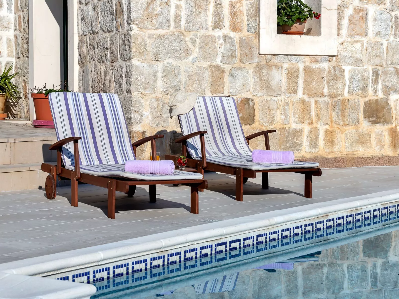 "Podgora" mit Blick auf das Wasser-Outside