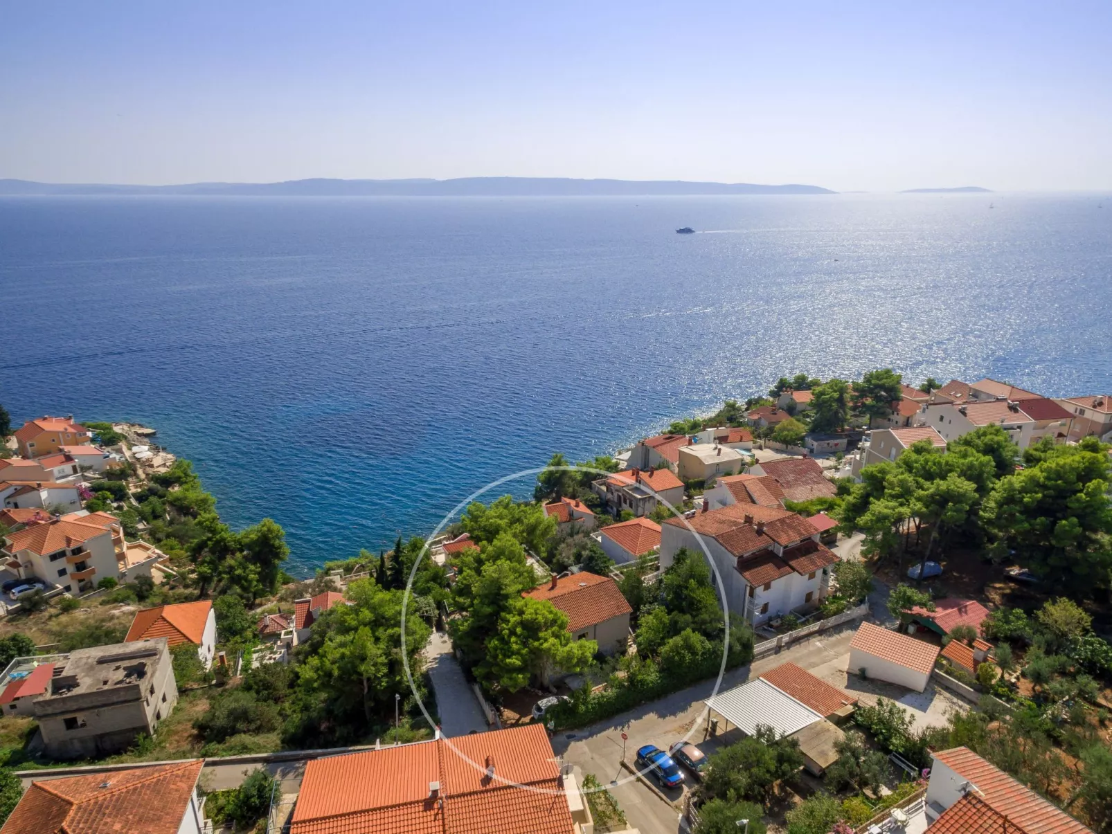 "Barbara" mit Blick auf das Wasser - Draußen