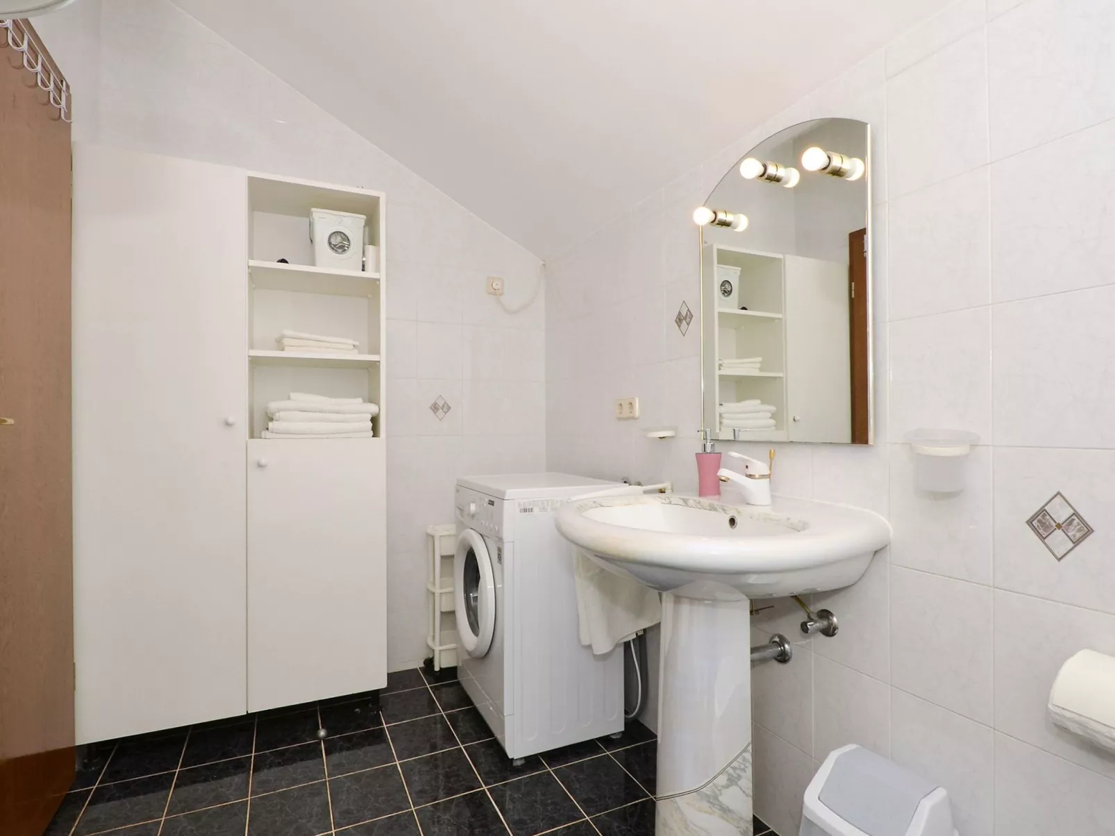 Wohnung "Decor" mit Blick auf das Wasser-Drinnen