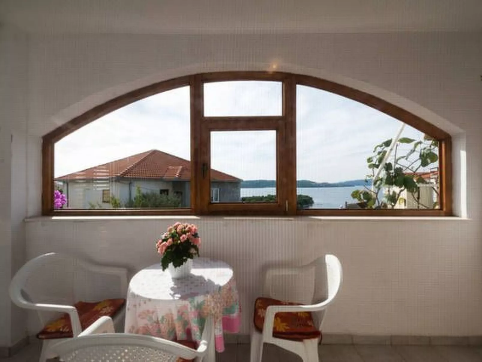 Wohnung mit Blick auf das Wasser-Inside