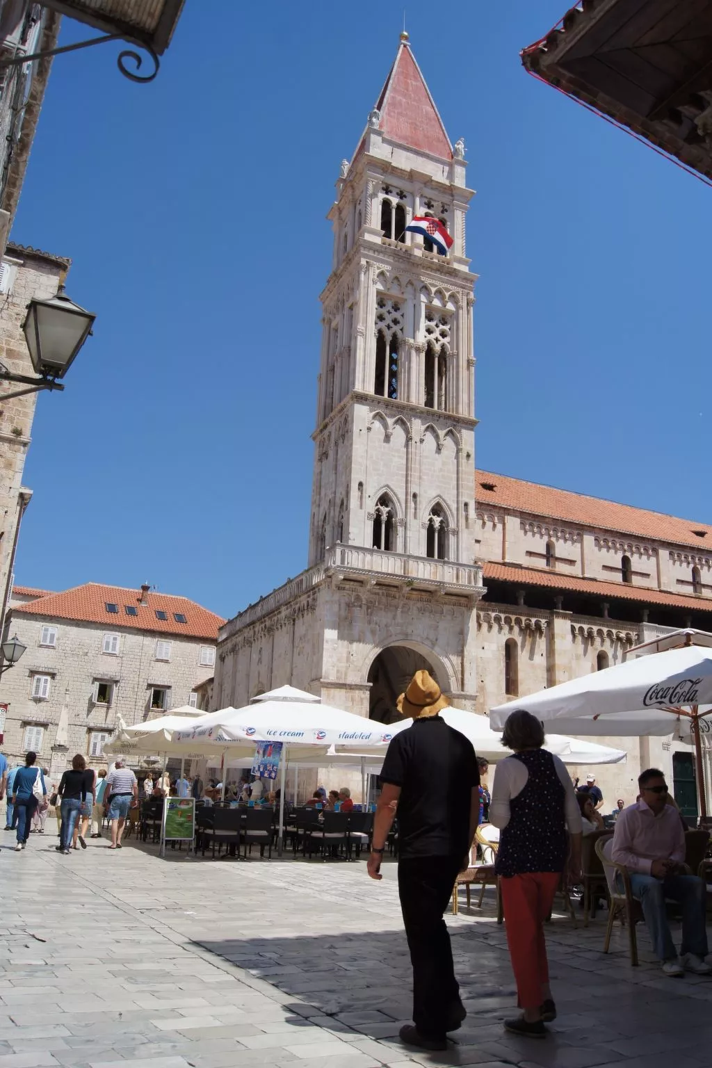 Erdgeschosswohnung mit viel Komfort und Terrasse-Draußen