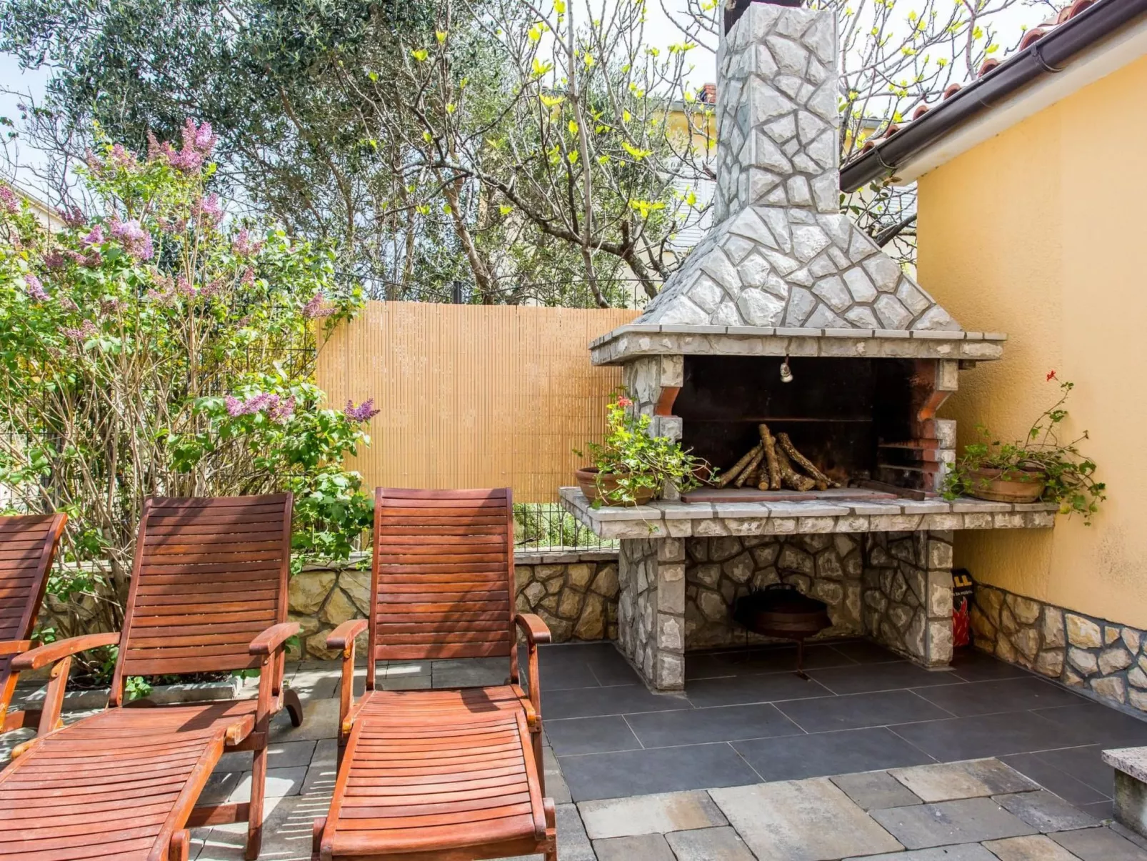 Ruhige Ferienwohnung Tina 8-Draußen