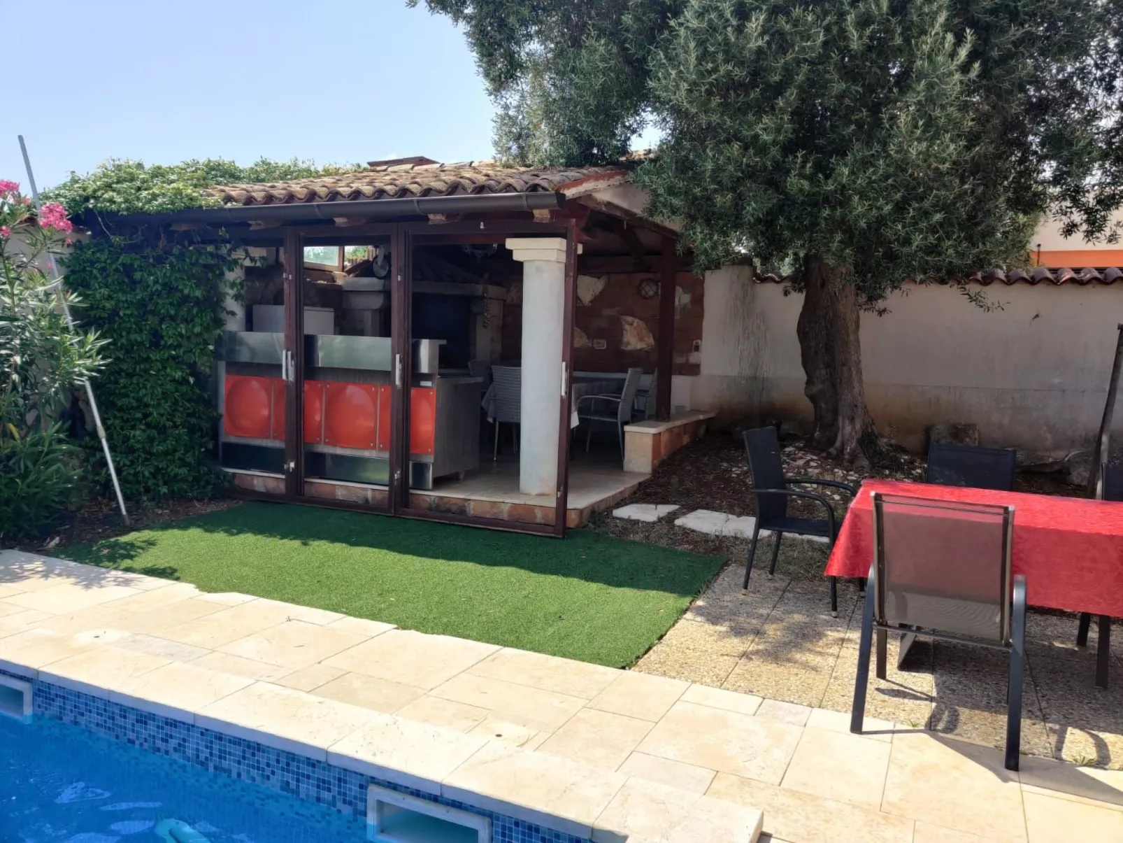 Haus mit Pool-Outside