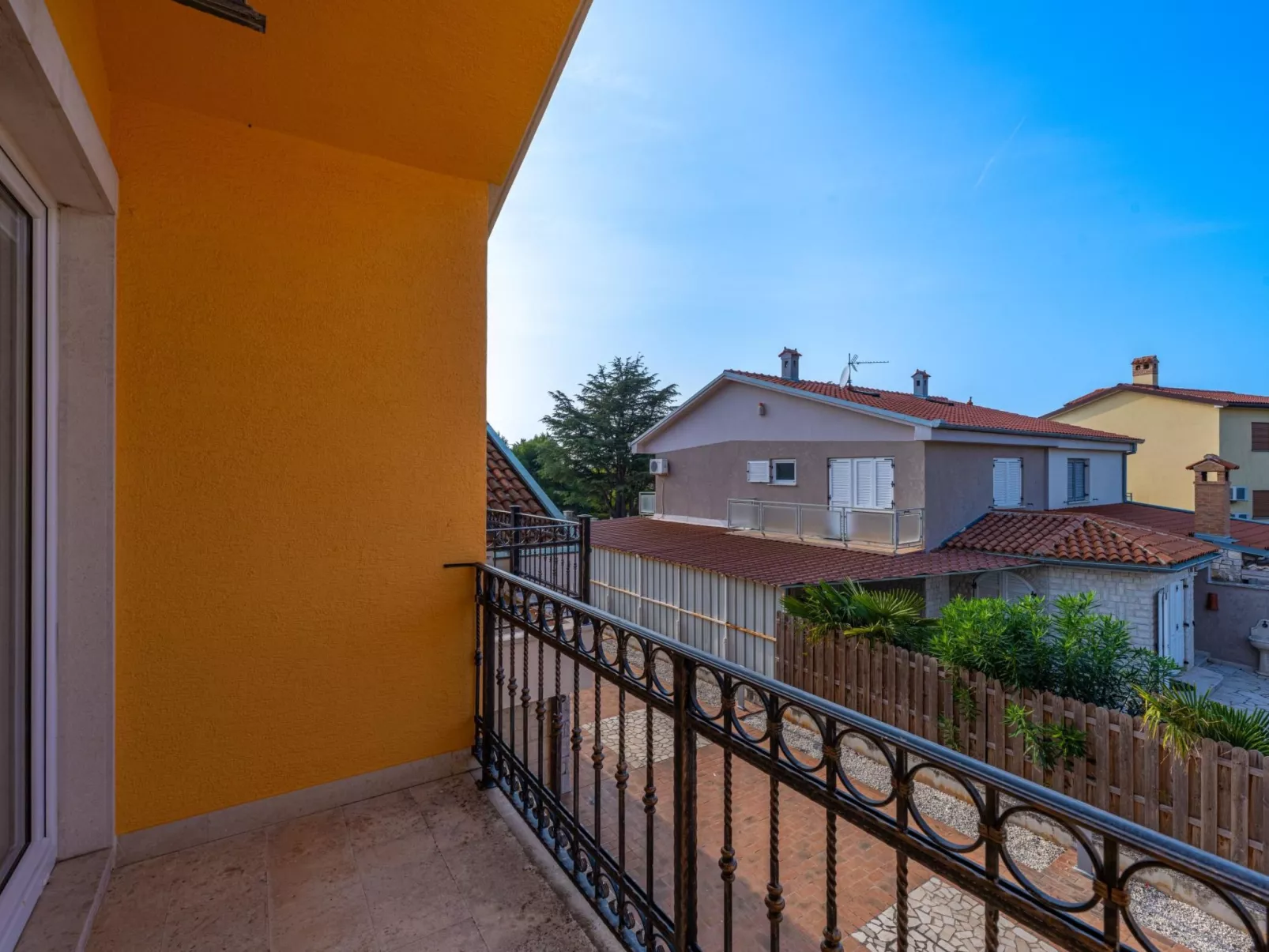 Villa Suzanne-Outside