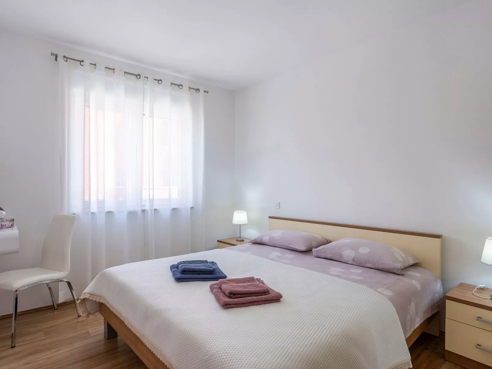 In Pula und Nah am Strand-Drinnen