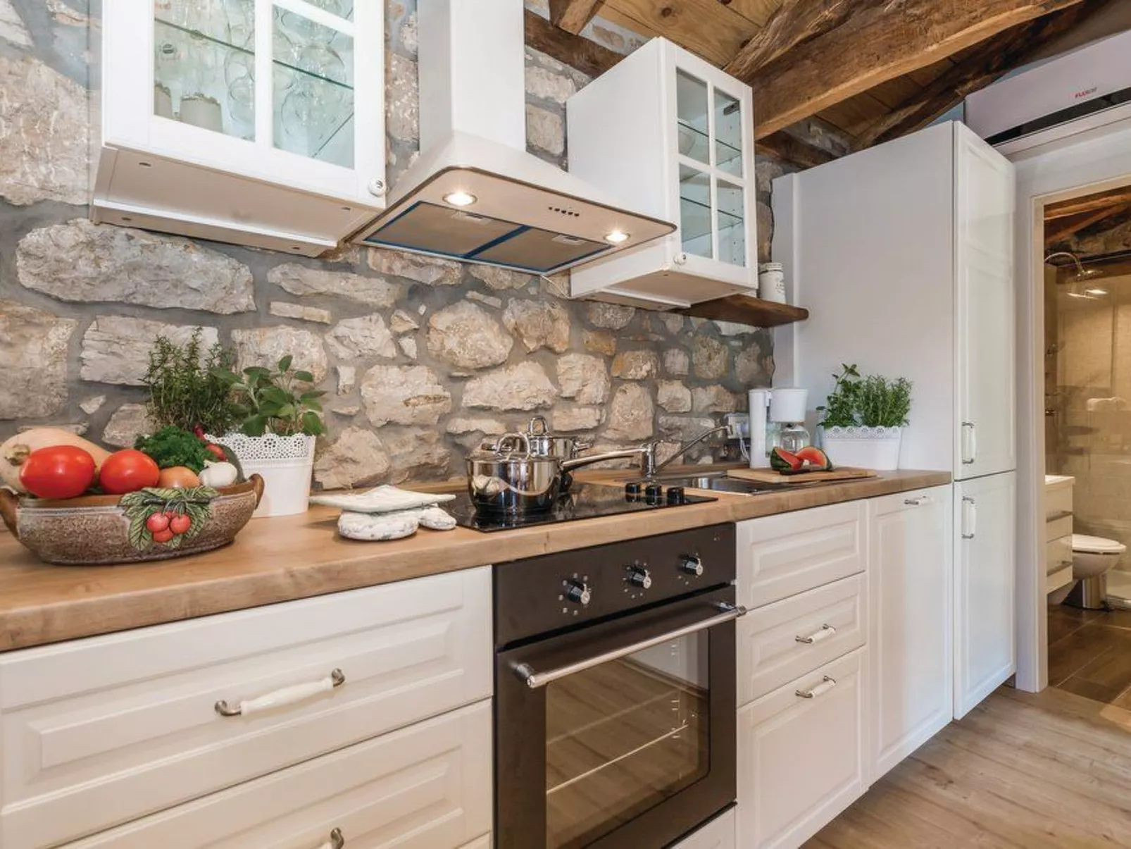 In Lovranska Draga mit großem Kamin-Inside