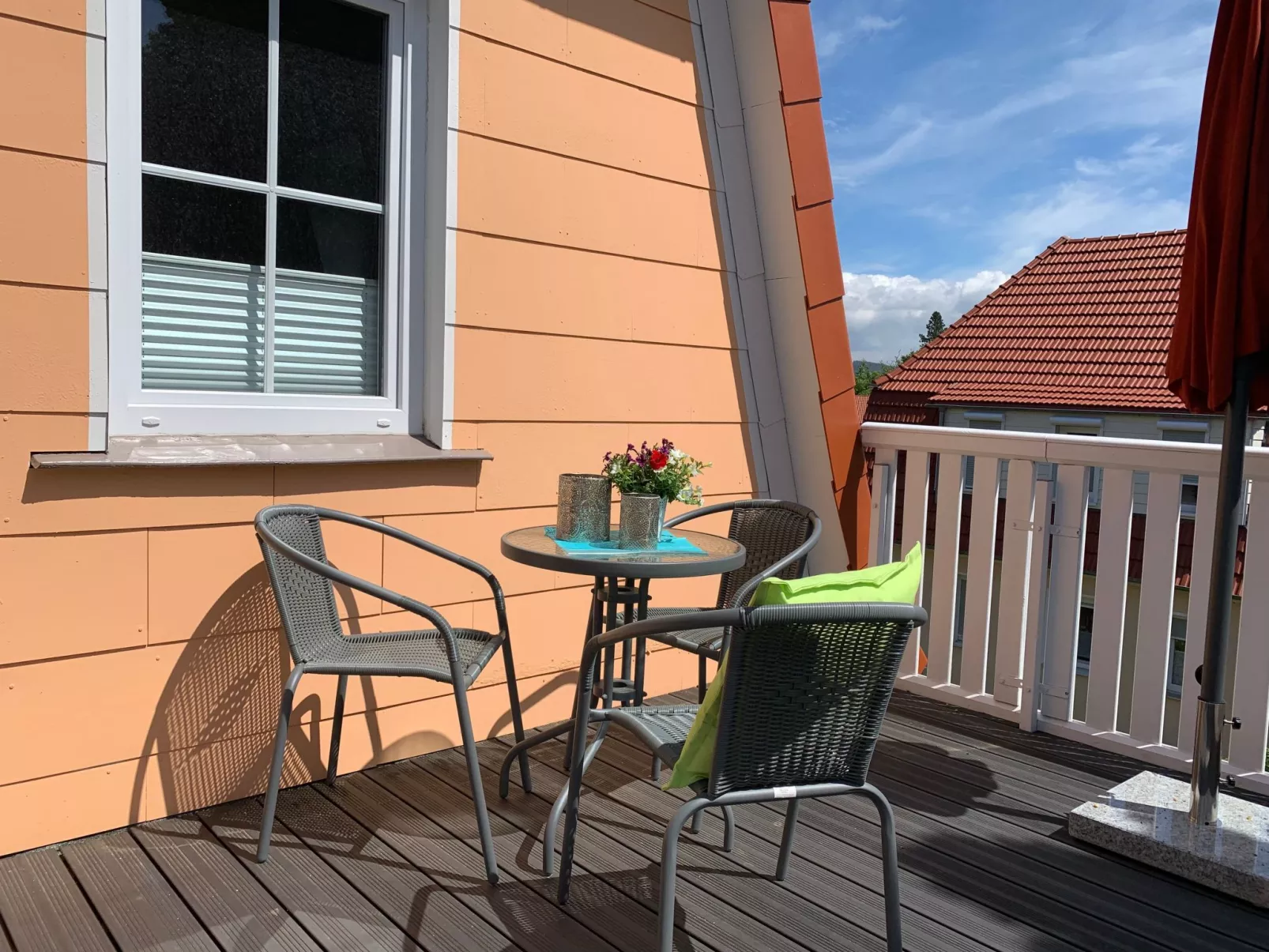 Modernes, gemütliches Ferienhaus mit Terrasse und Garten - Outside