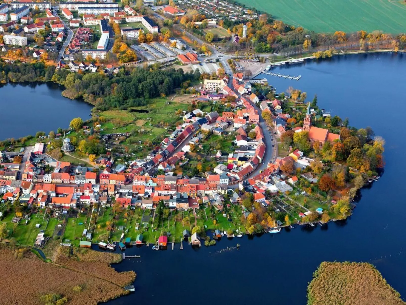 Uferpromenade-Outside