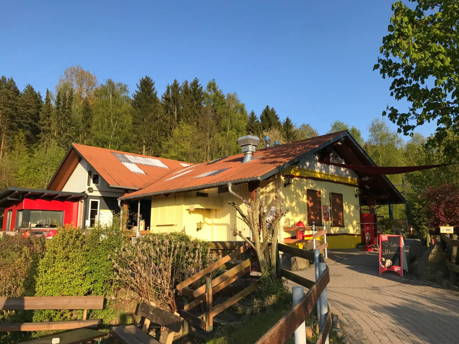 Idyllisches Ferienhaus mit Balkon und Garten-Draußen