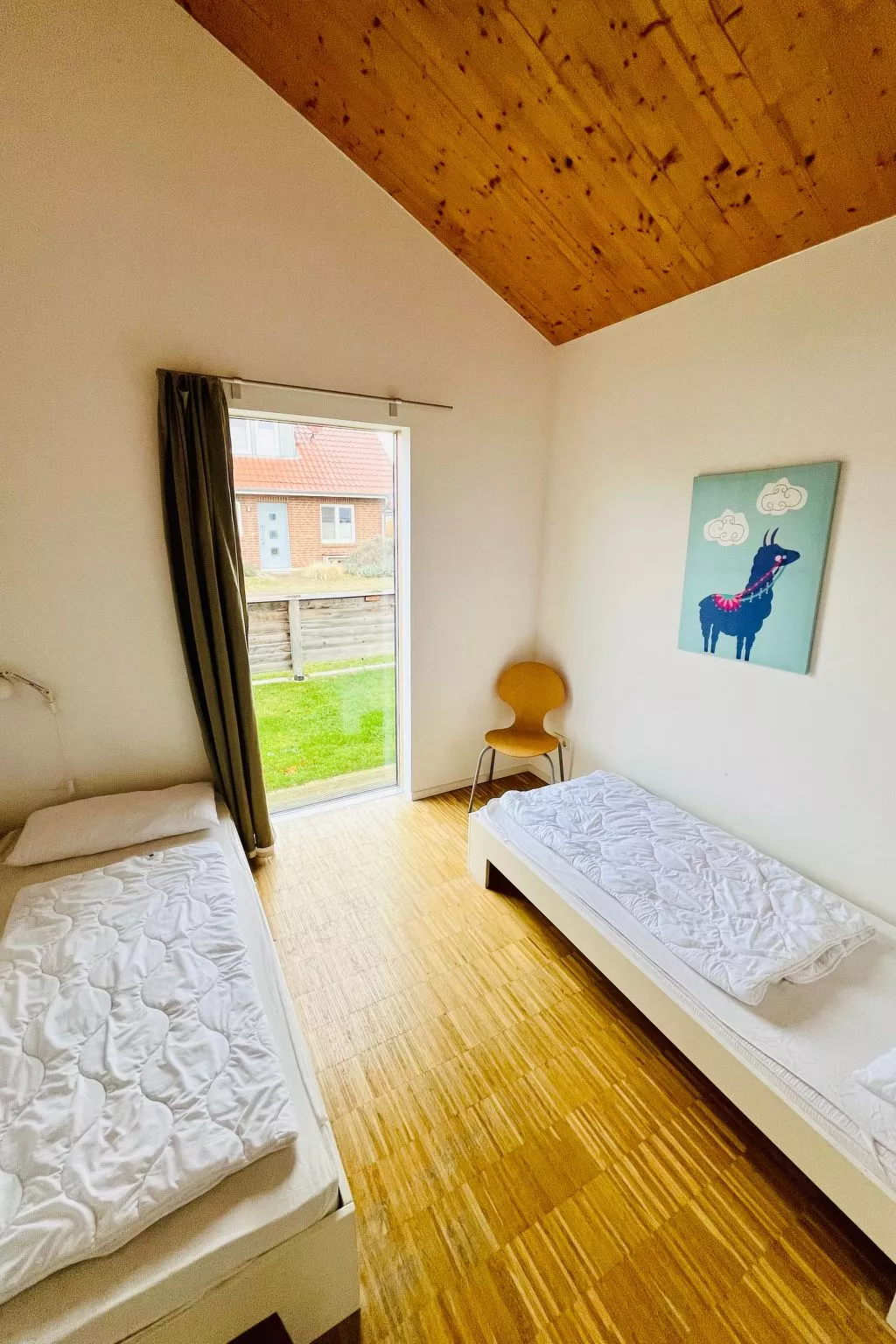 Strandnahes Ferienhaus mit Terrasse und Stellplatz-Dedans