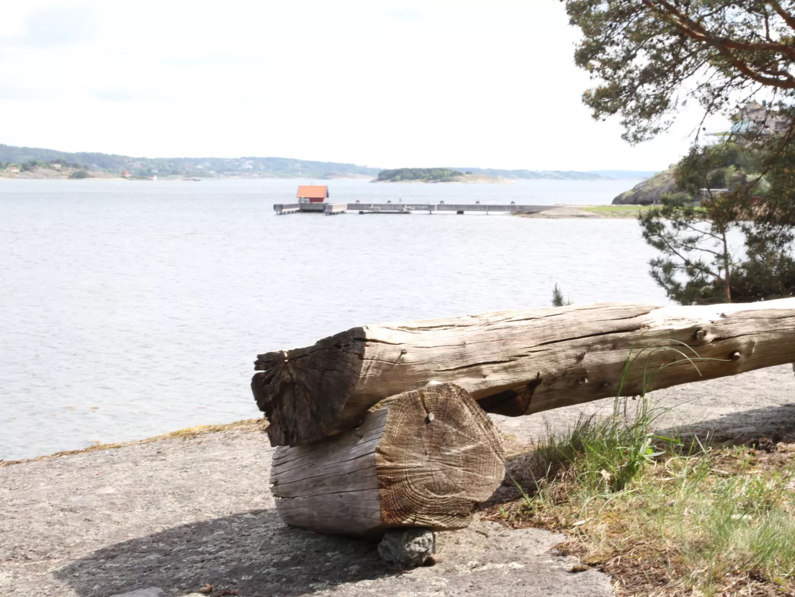 Wunderschönes Haus in einer fantastischen Natur am Meer-Draußen