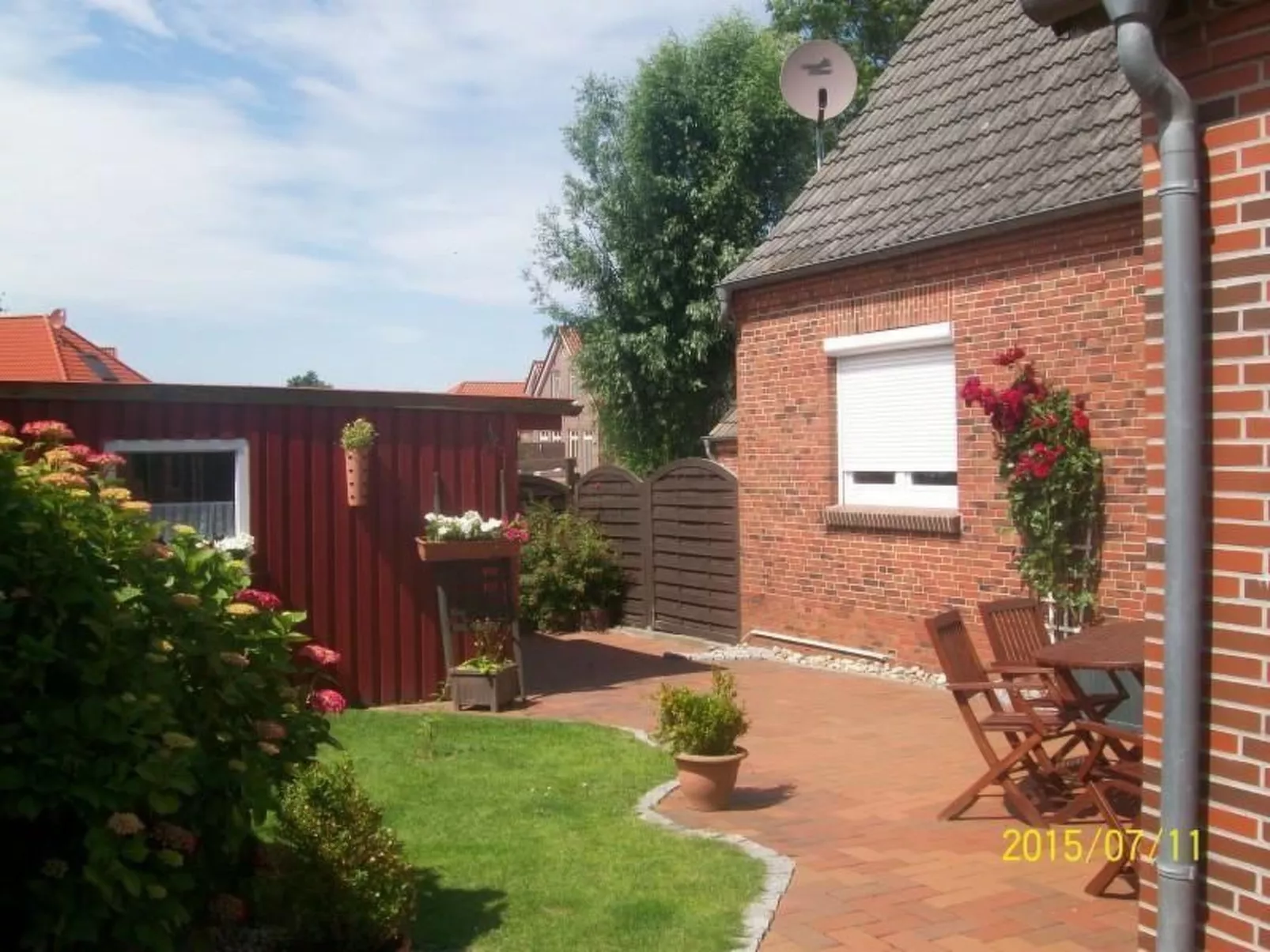 Mit umfriedetem Garten und Terrassen-Draußen