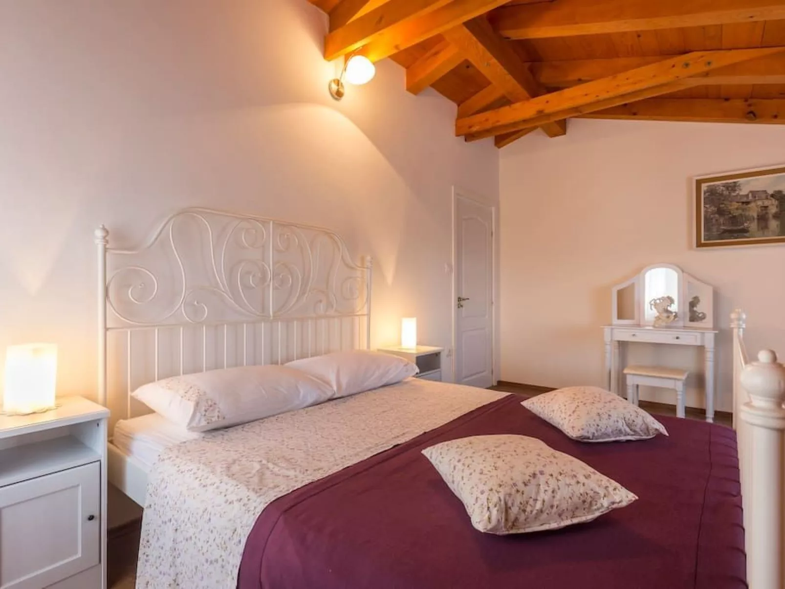 Modernes Ferienhaus in Vadreš mit Privatem Pool-Dedans