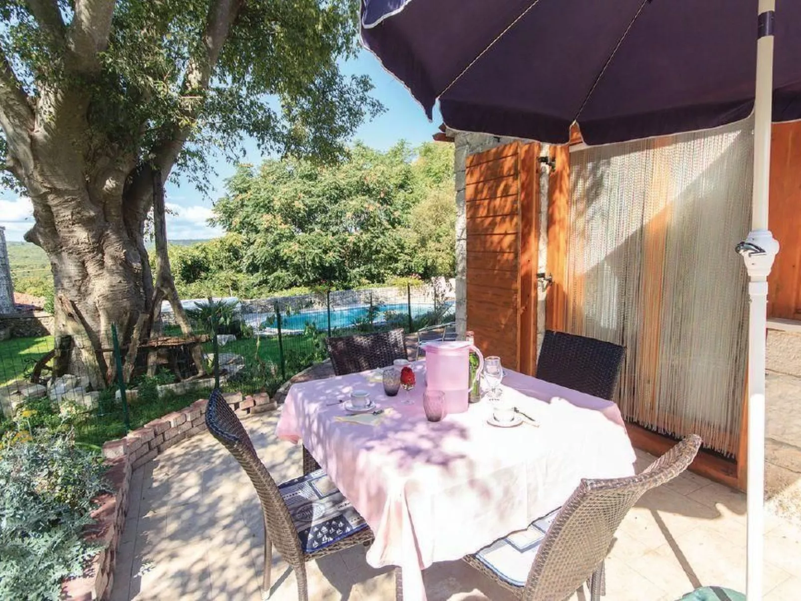 "Vickovi" mit Gemeinschaftspool-Outside