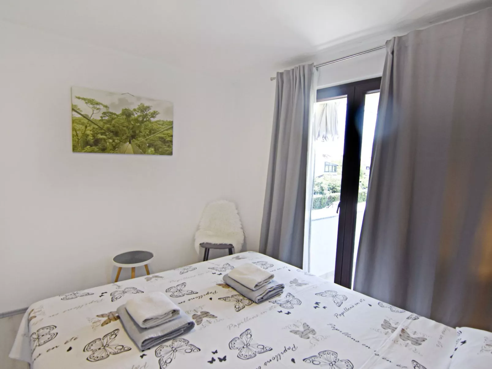 GALLERY SANDRO-Drinnen