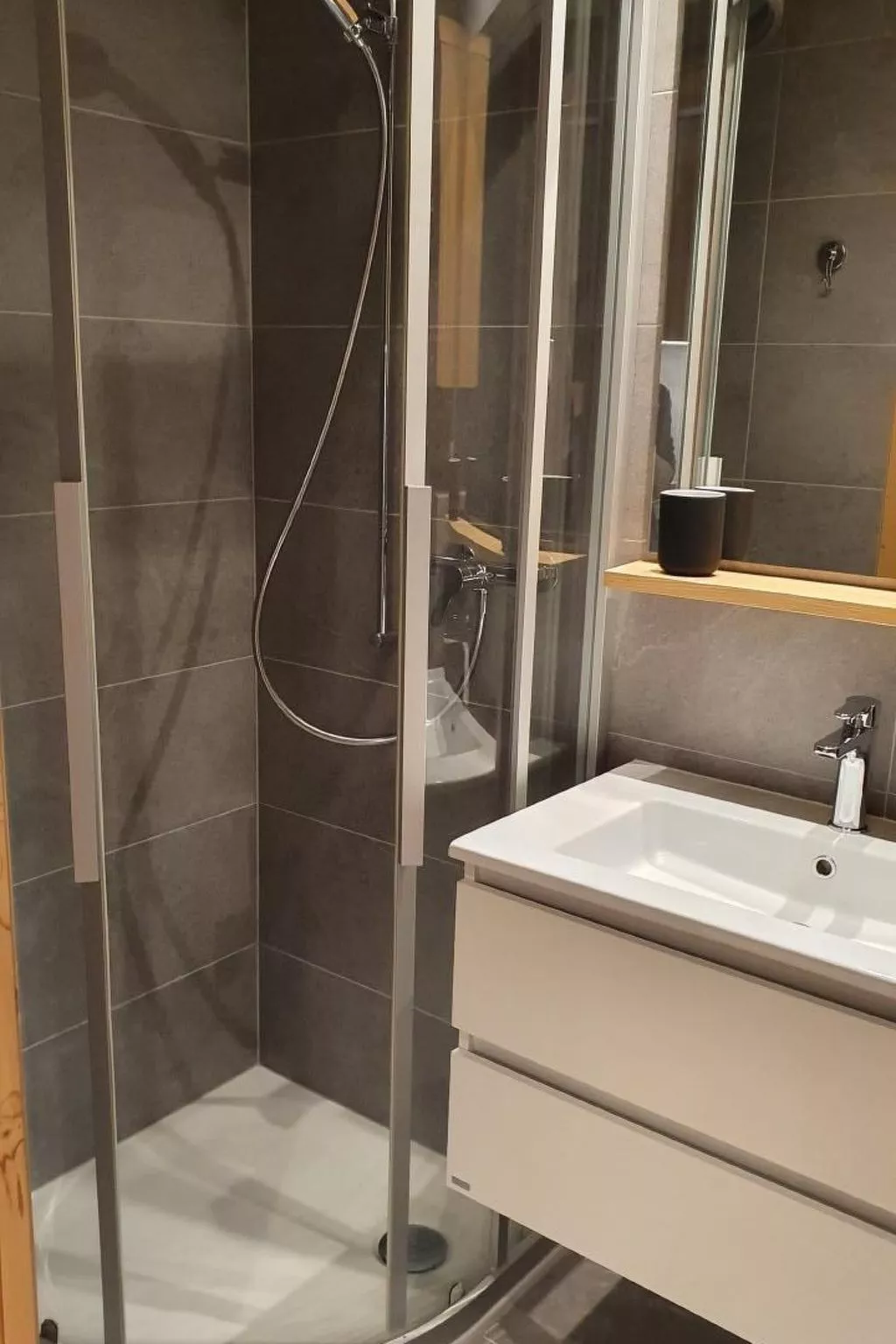 Mit Blick auf die Berge-Drinnen