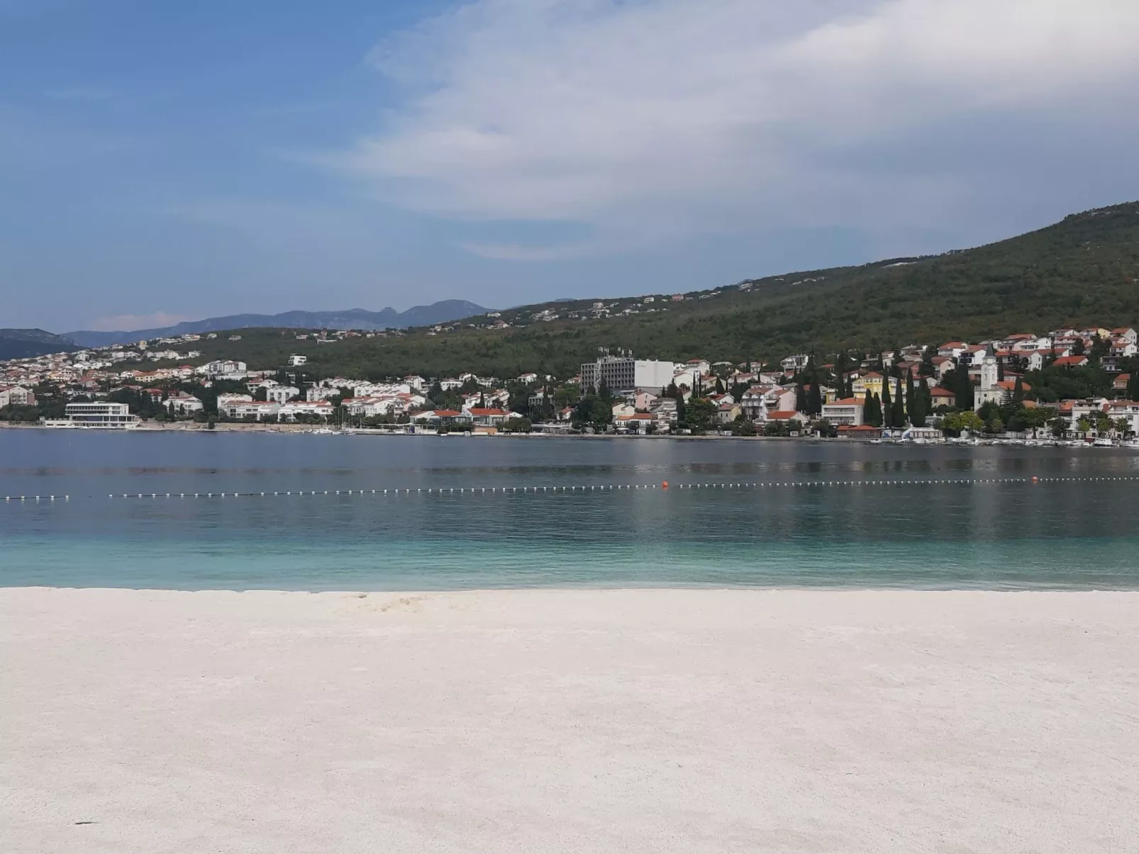 Helle Wohnung in Selce mit Terrasse-Outside