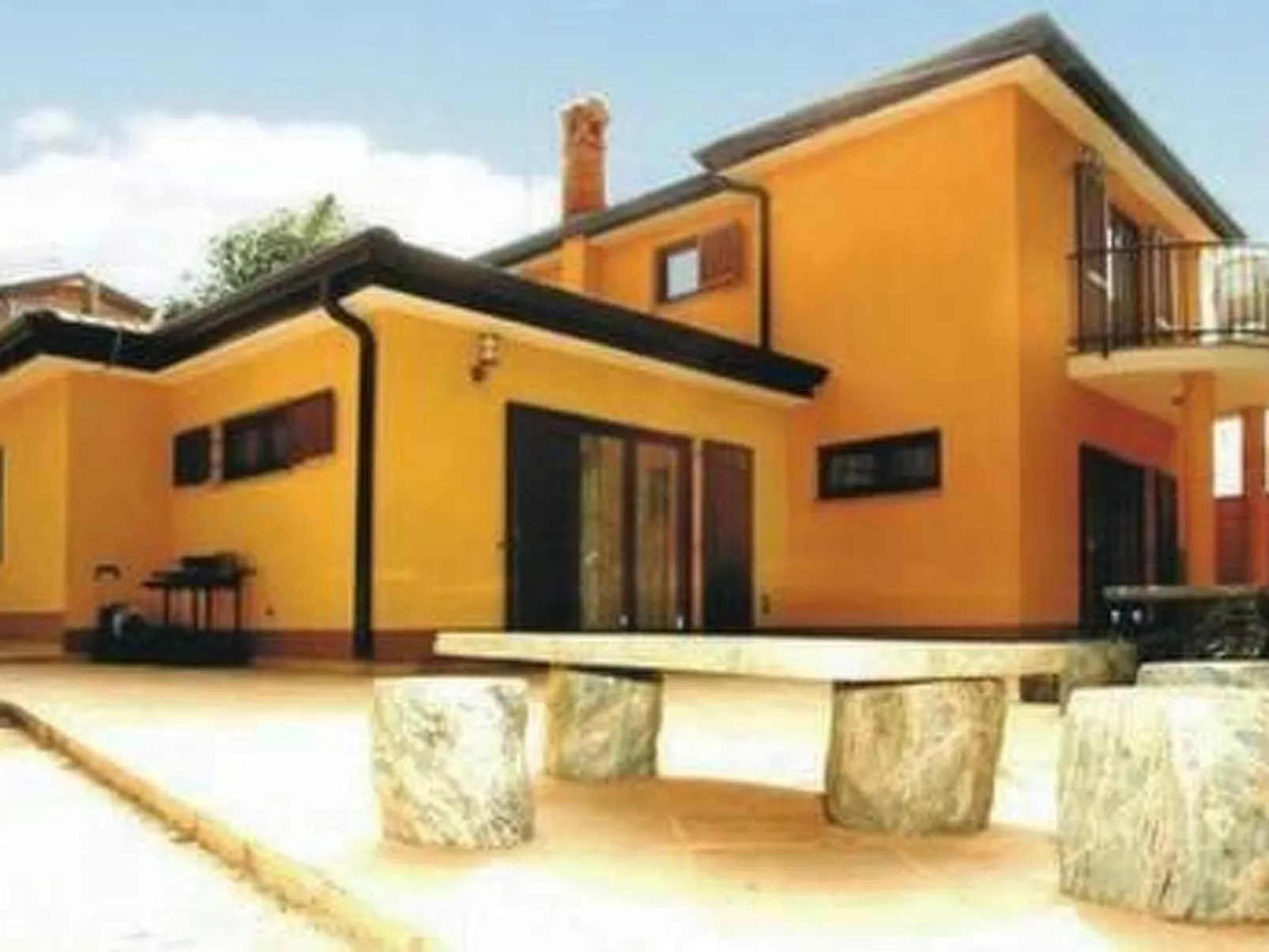 In Buje mit Barbecue-Outside