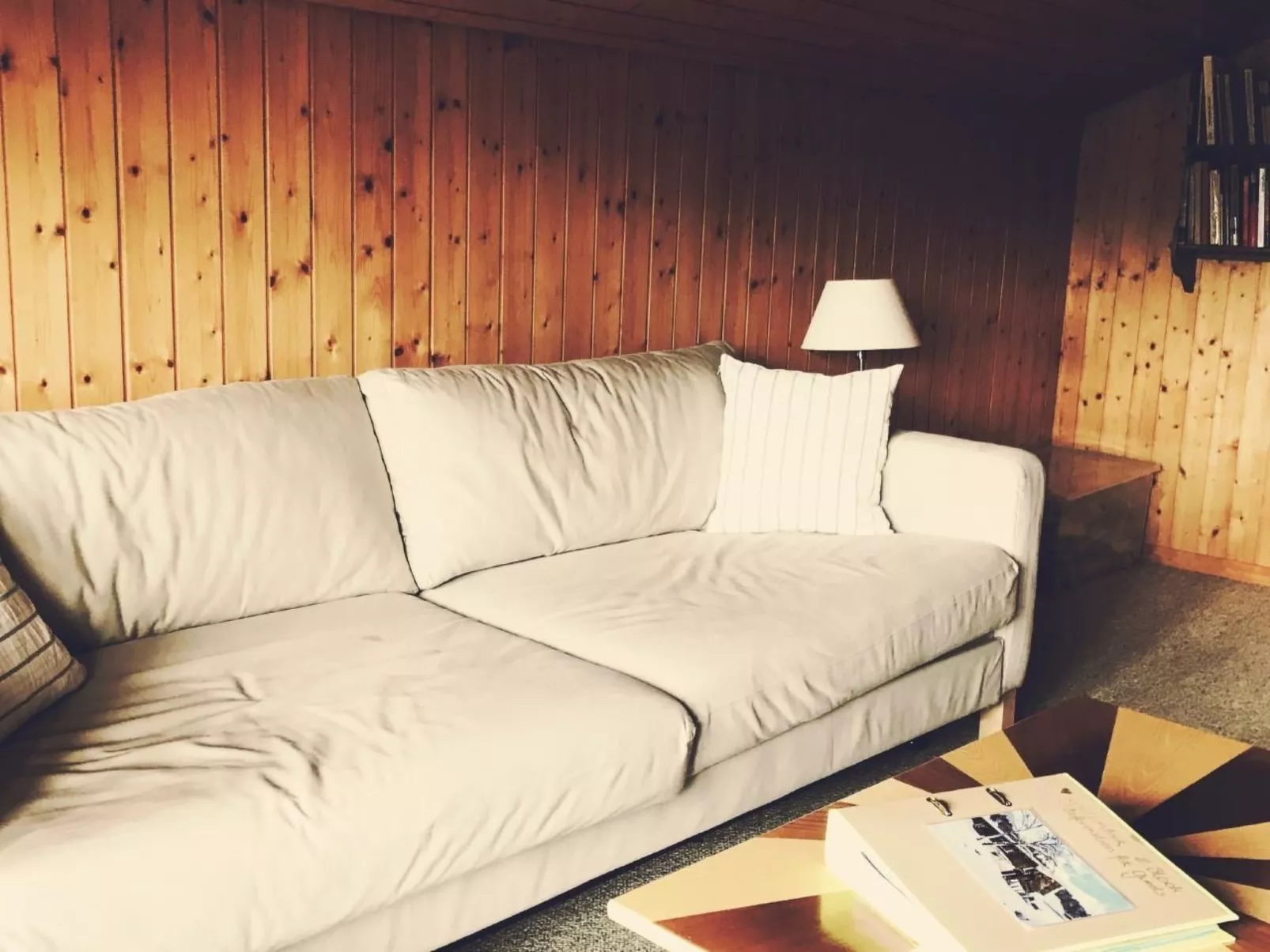 Haus "Nyfeler" Obergeschoss 4-Bettwohnung-Inside