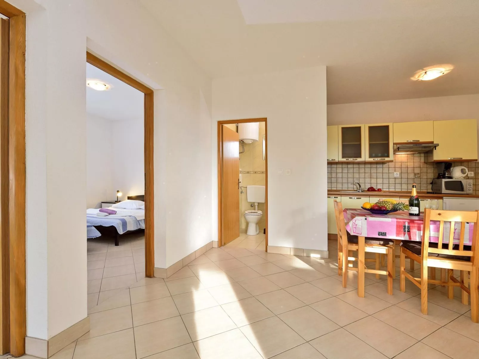 "Antonio" mit Blick auf das Wasser-Inside