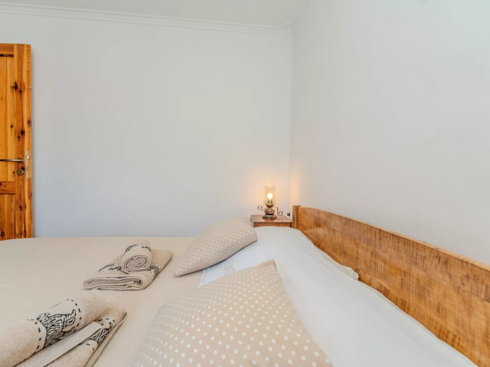 Heritage Stone House -T.A Leut Agency-Drinnen