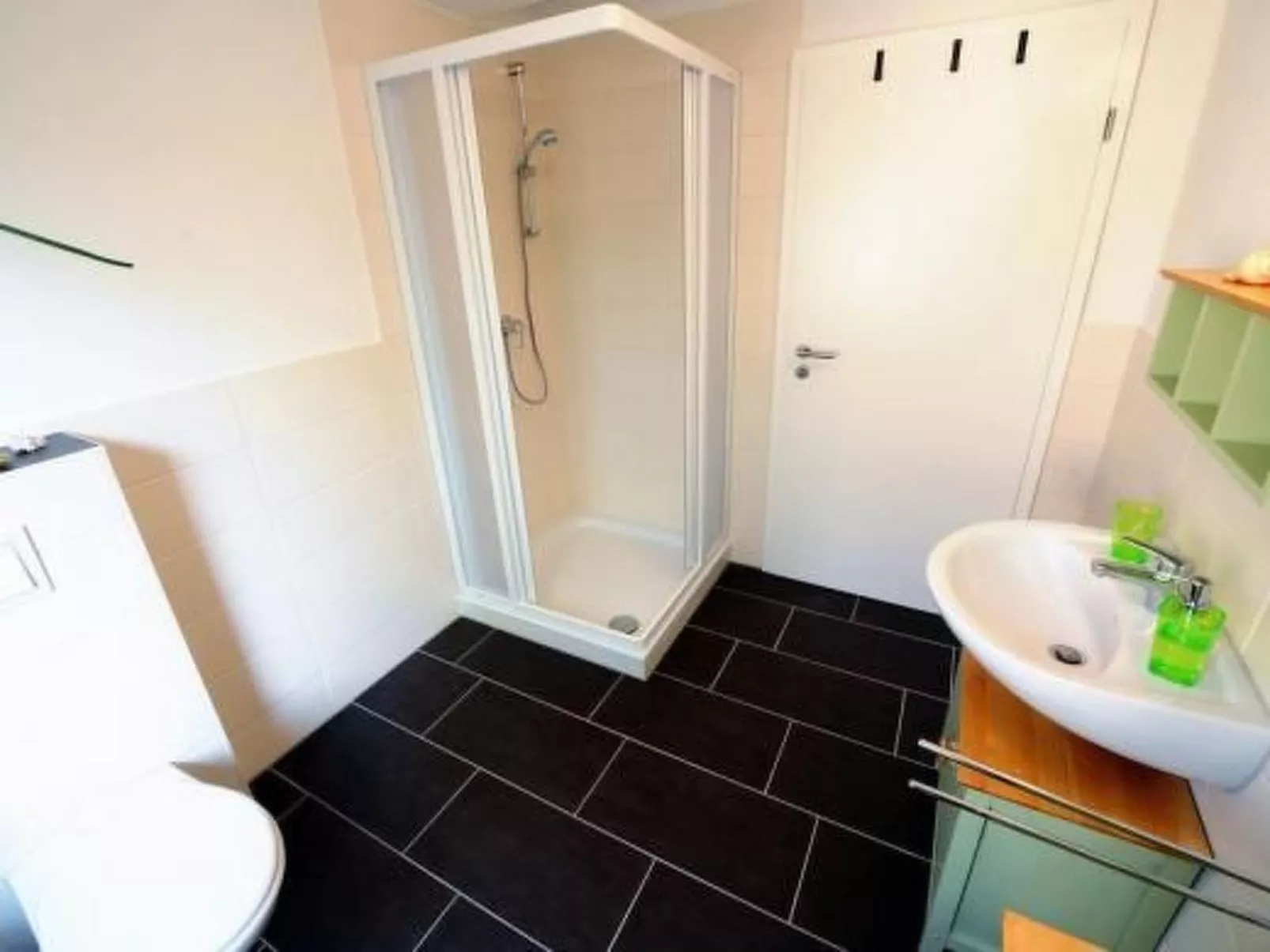 Charmante Ferienwohnung in Neukloster mit Terrasse-Image-tags.info