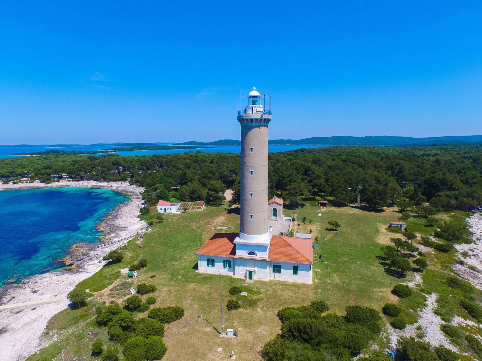"Sakarun" mit Blick auf das Wasser-Draußen