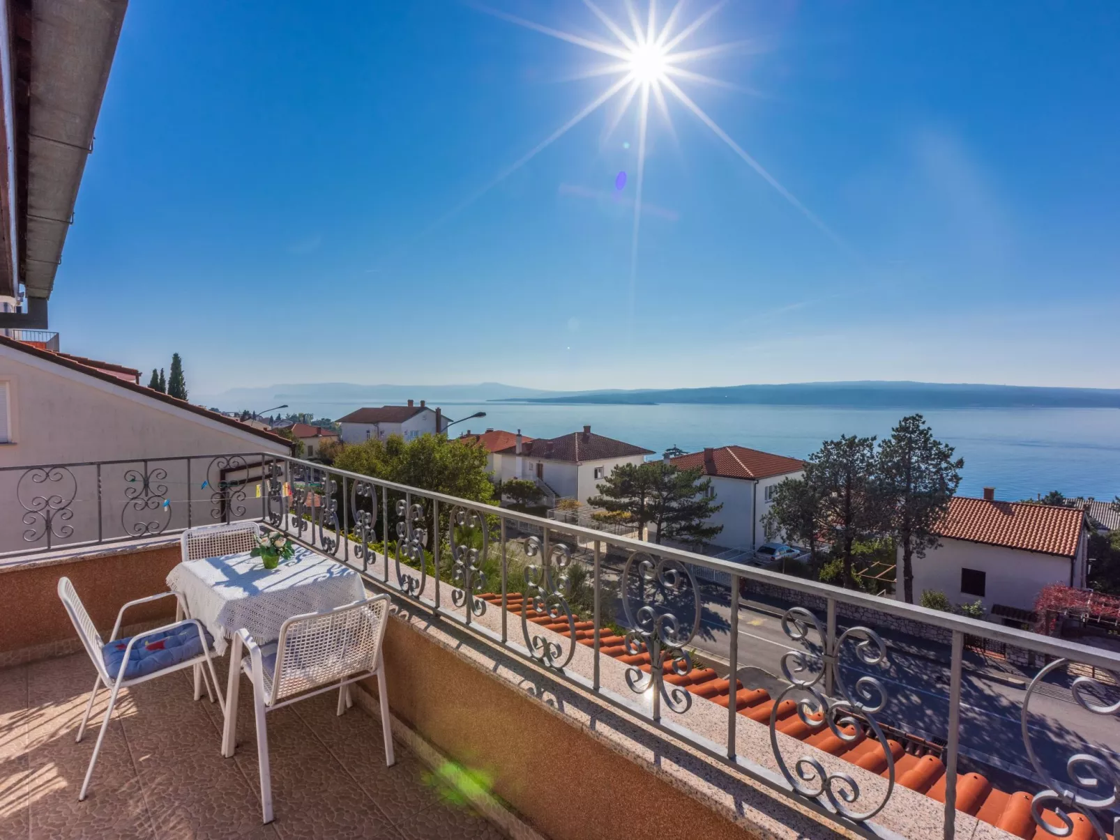 Appartement in Crikvenica mit Meerblick, Nähe Sandstrand-Outside