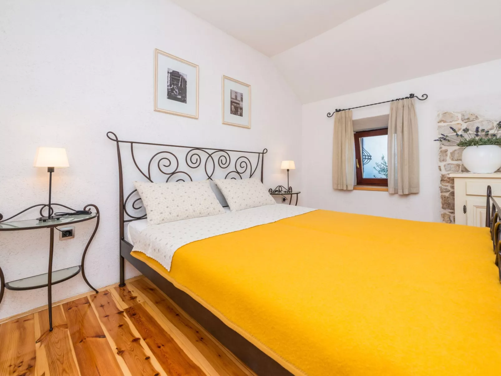 In Sukošan mit Privatem Garten-Dedans