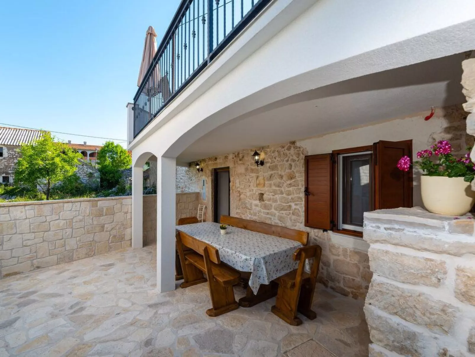 Mit Jacuzzi-TA Leut Agency-Outside