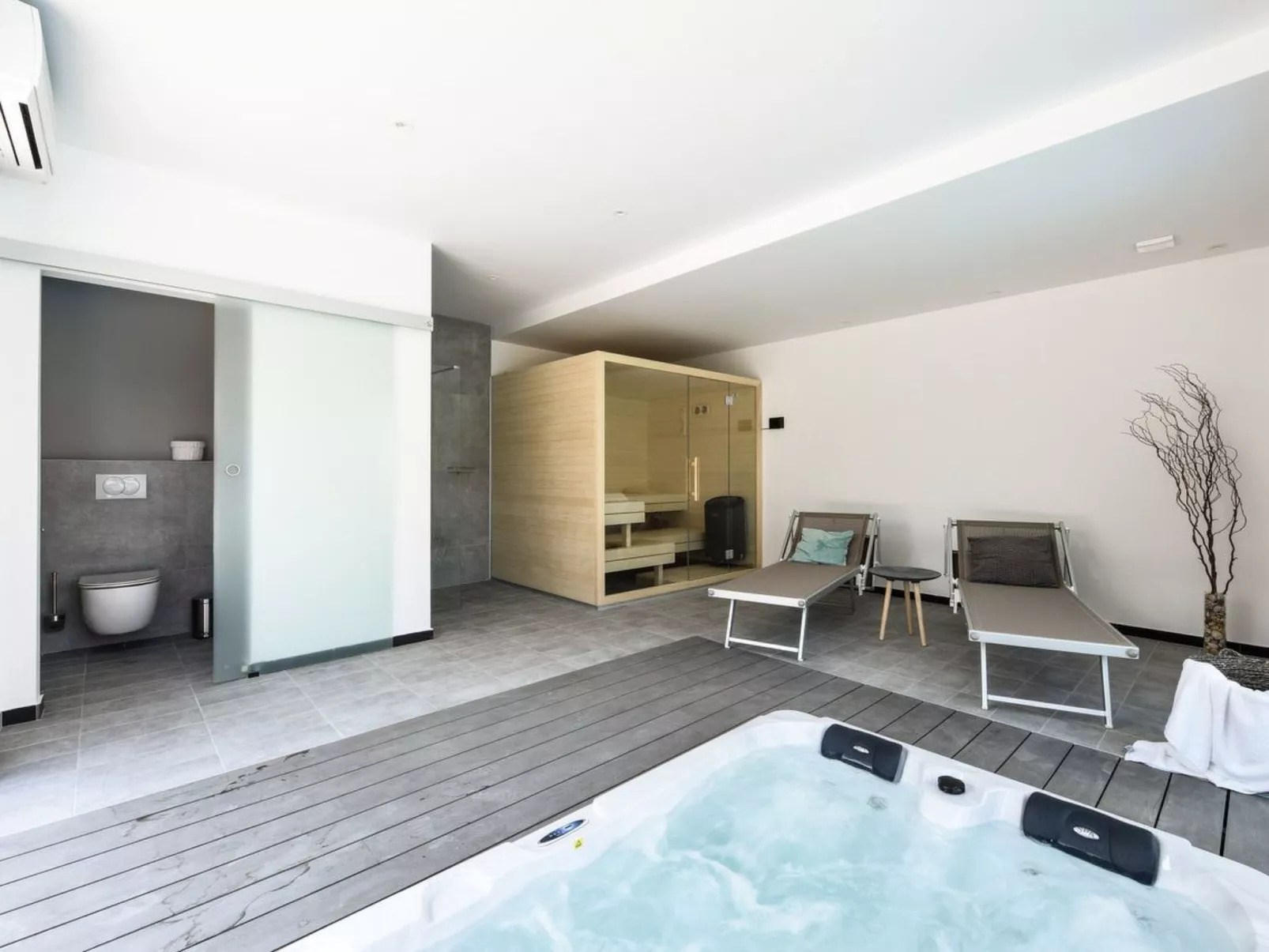 Villa "Omnia" mit Whirlpool-Inside