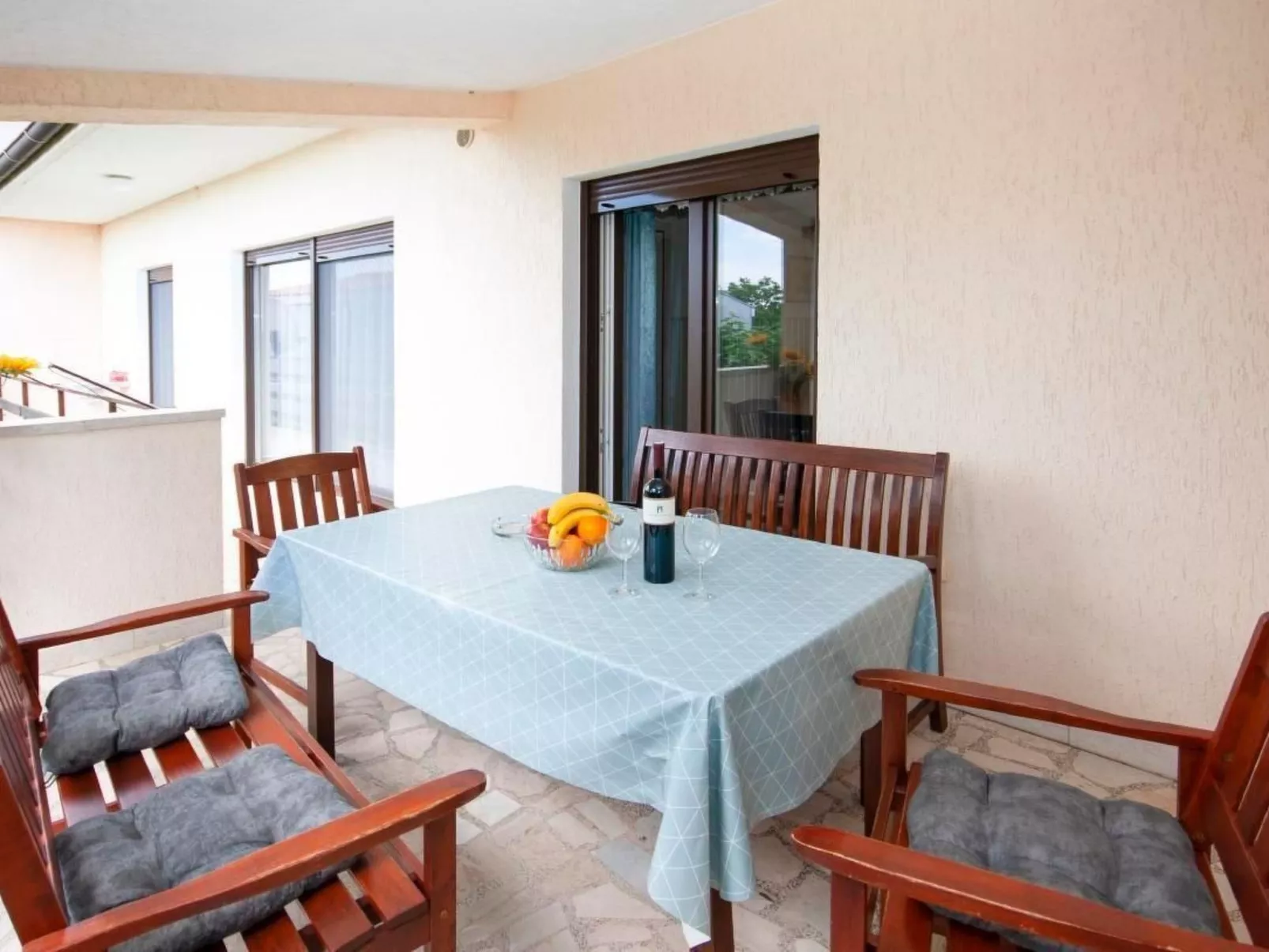 Mit privater Terrasse-Inside