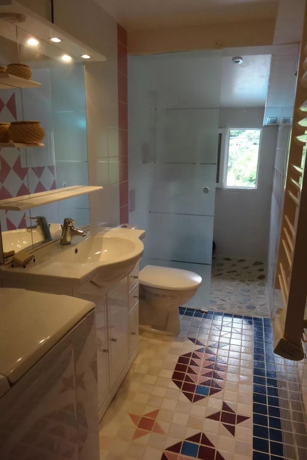 "La Source" mit Pool-Drinnen