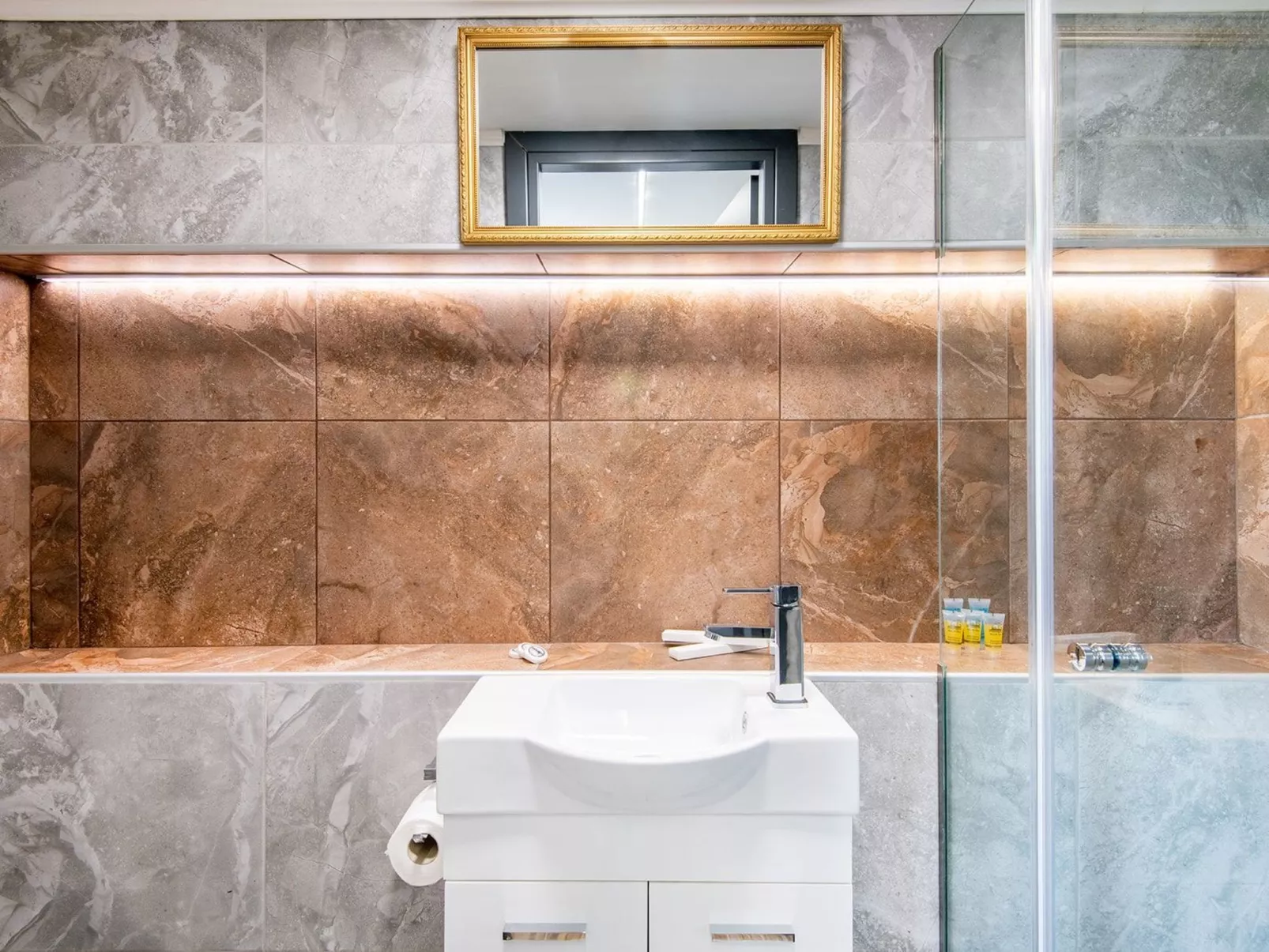 Geräumige Familienvilla, privater Pool und Garten-Dedans