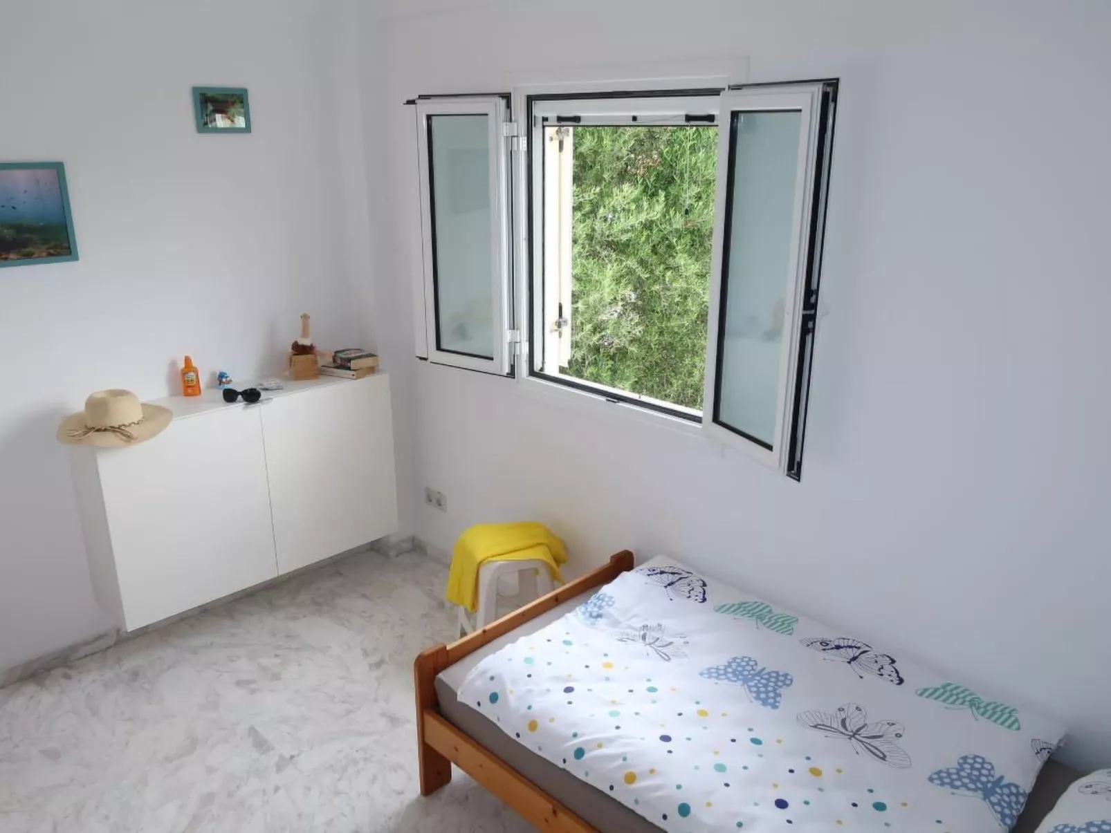 Mit Blick auf das Wasser-Inside