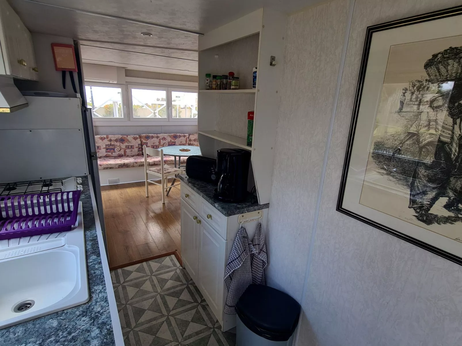 Mobiles Haus mit Blick auf das Wasser-Image-tags.info