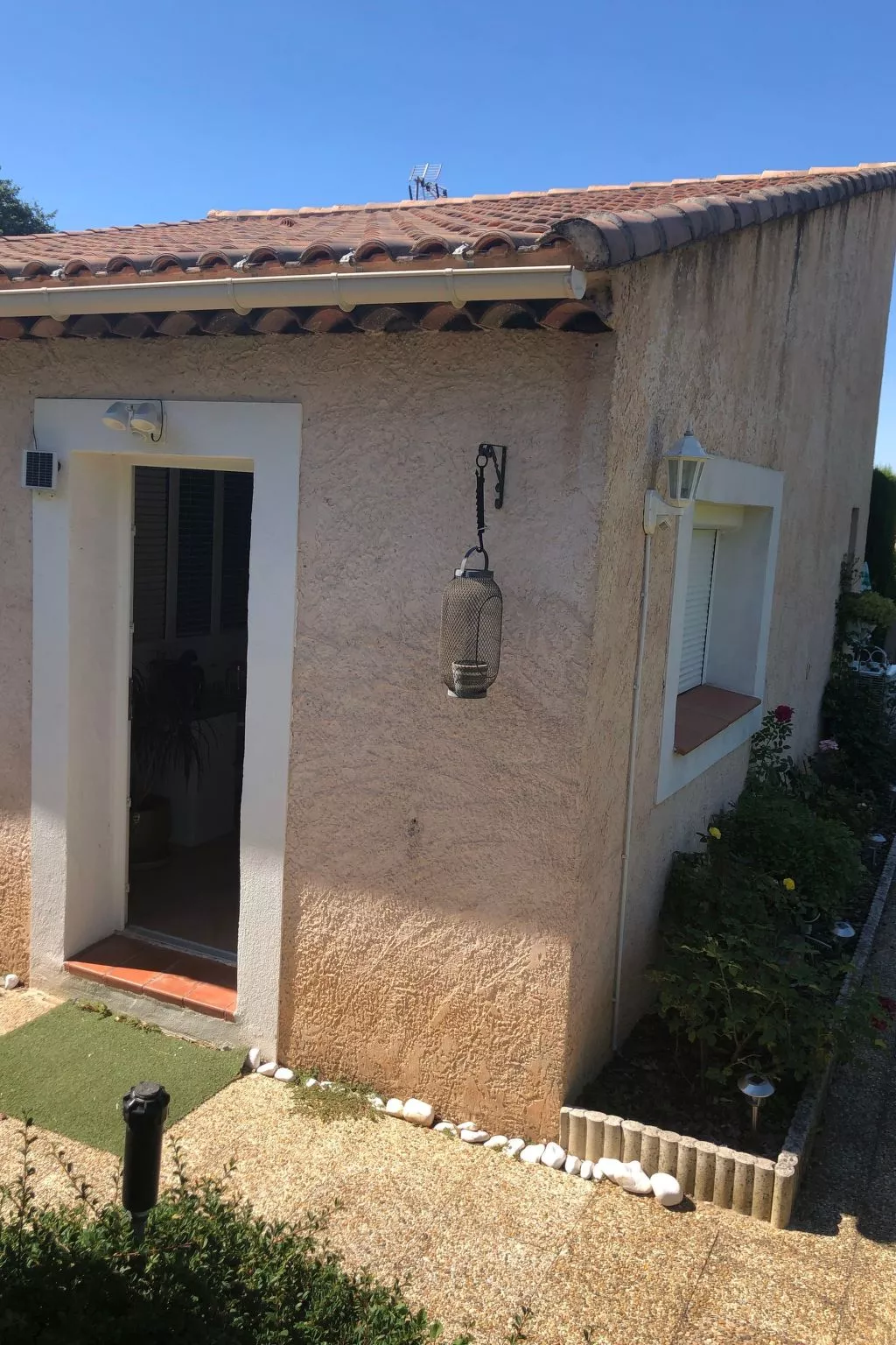 Mimet la diote, Ausflug in die Sonne und in die Ruhe-Outside