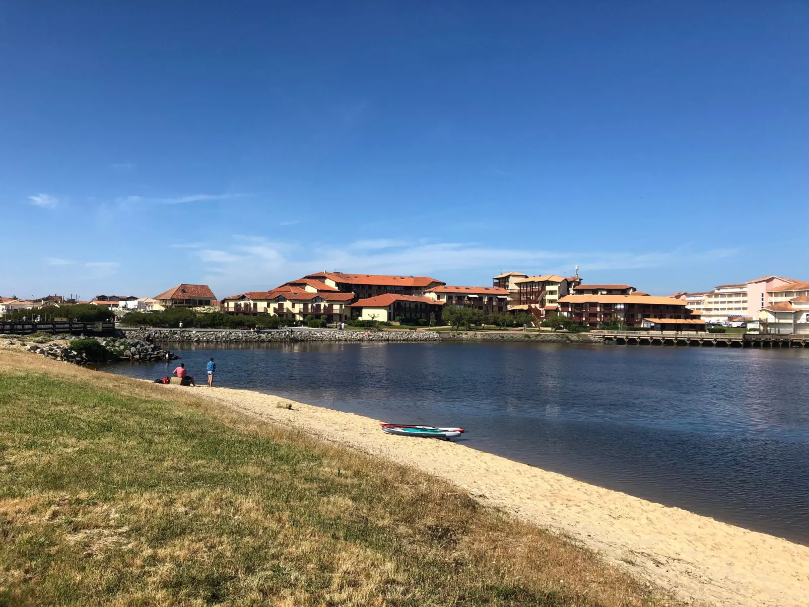 Schönes Appartment in ruhiger Lage in einer baumbestandenen Residenz mit beheiz-Dehors