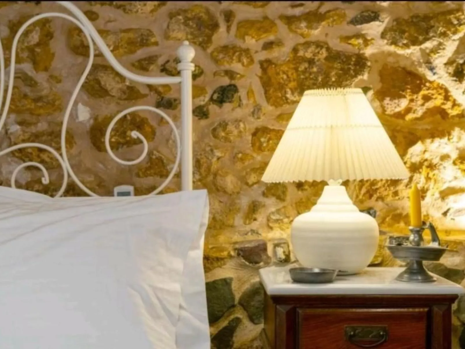 Mit Blick auf das Wasser-Drinnen