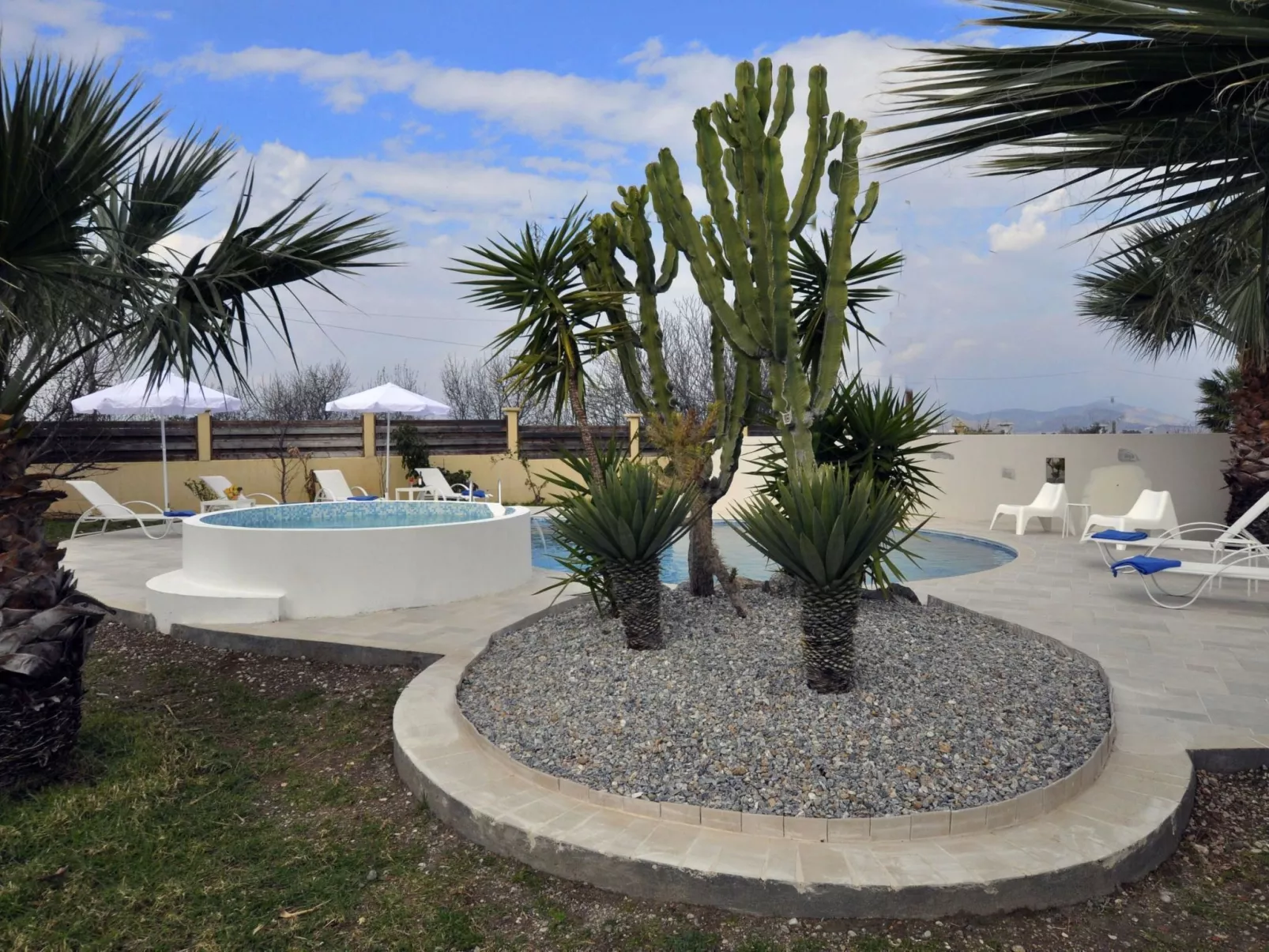 Ferienvilla "Xenos 2" mit Blick auf das Wasser-Outside