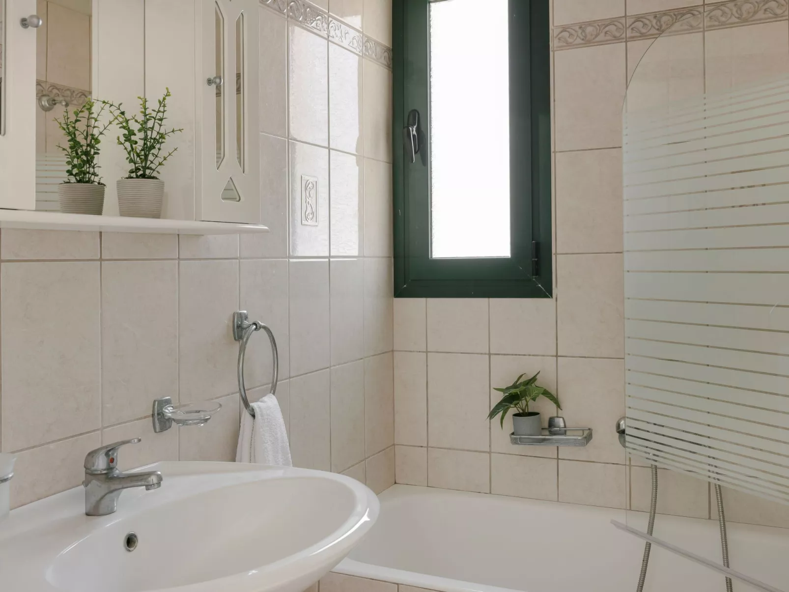 Ferienvilla "Seaspray" mit Blick auf das Wasser-Dedans