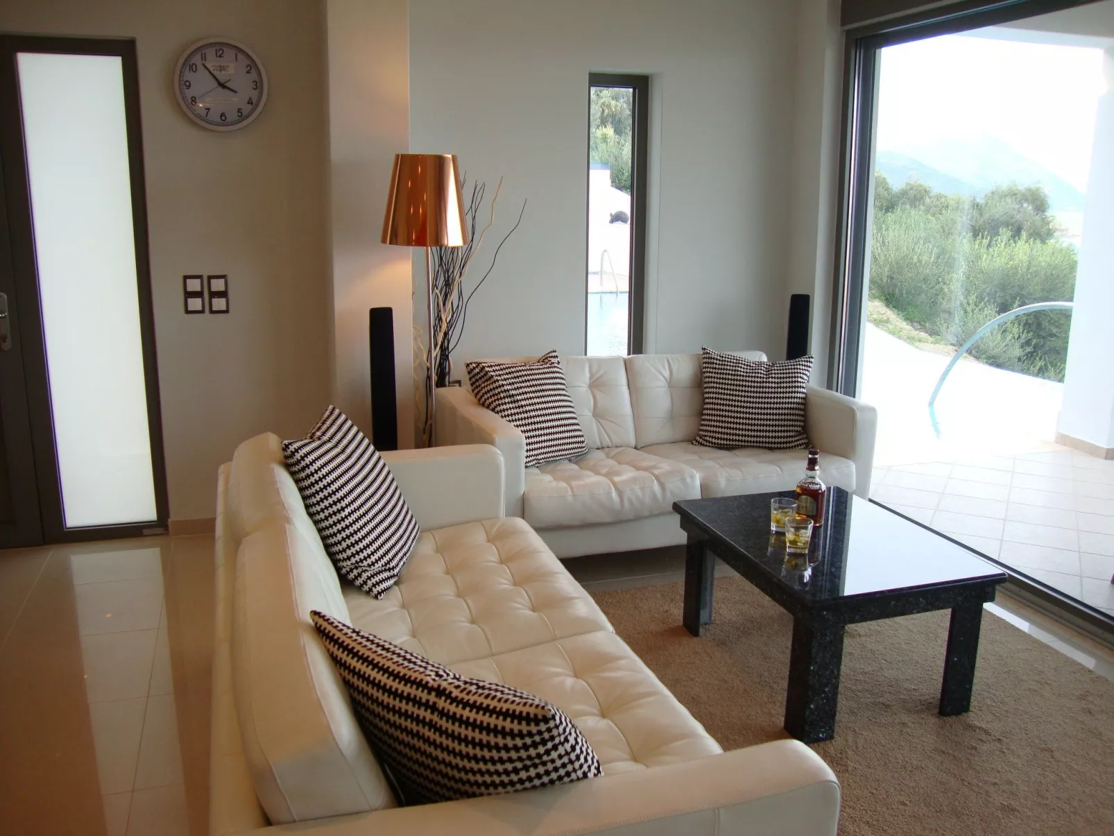 Ferienvilla mit Blick auf das Wasser-Inside