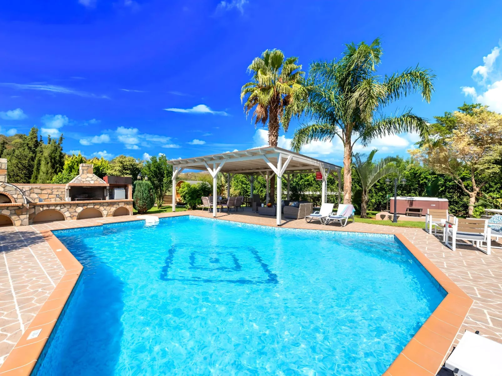 Mirsini Villa Privater Pool Jacuzzi-Draußen