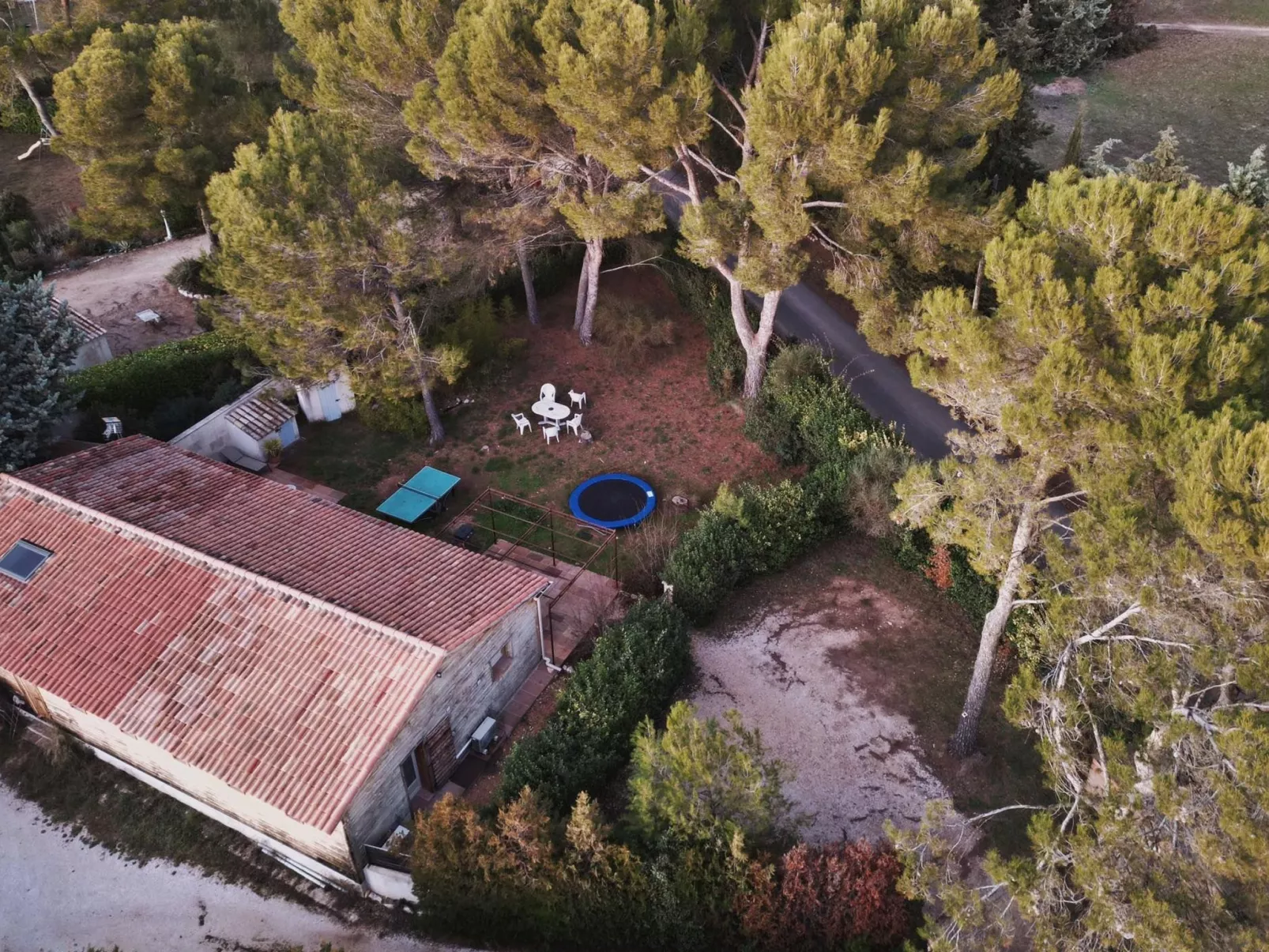 La petite maison sous les pinins-innenpool-Draußen