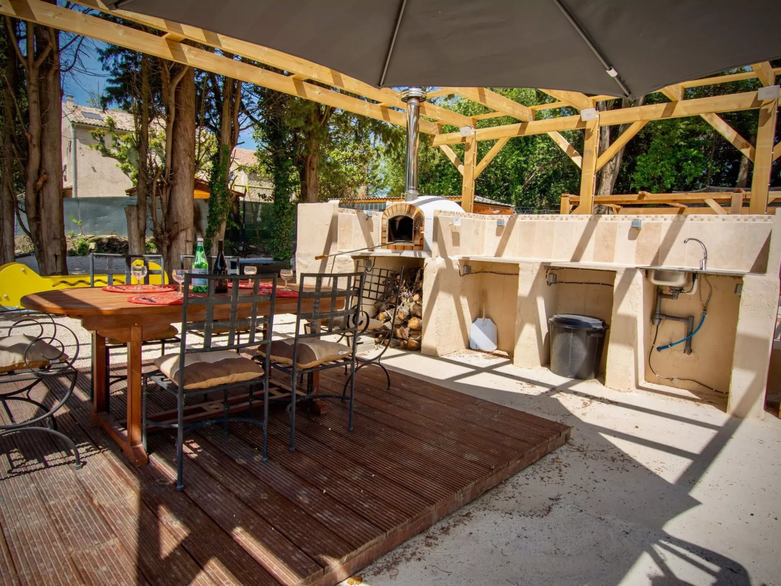 Leonie's Gîte Moulin de Tartay in Avignon-Draußen
