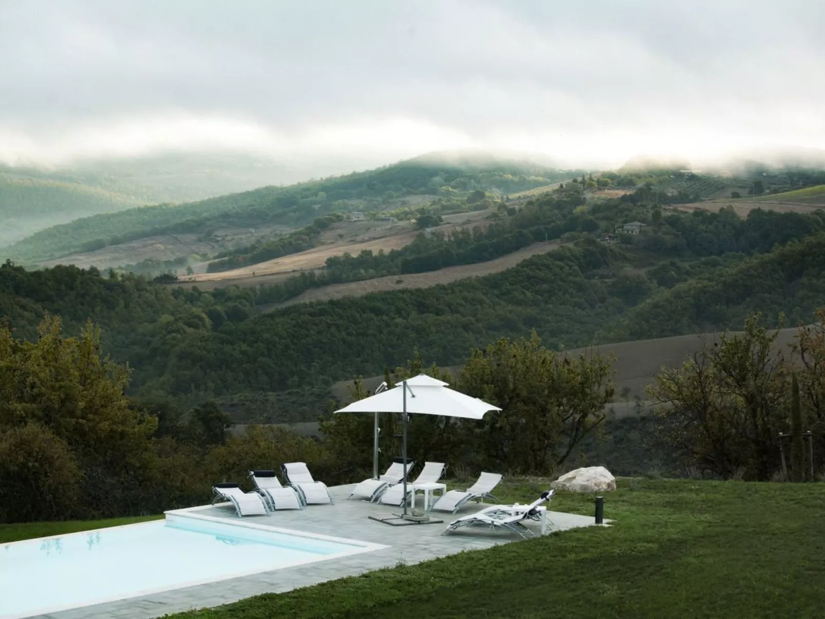 Villa mit Infinity-Pool-Outside