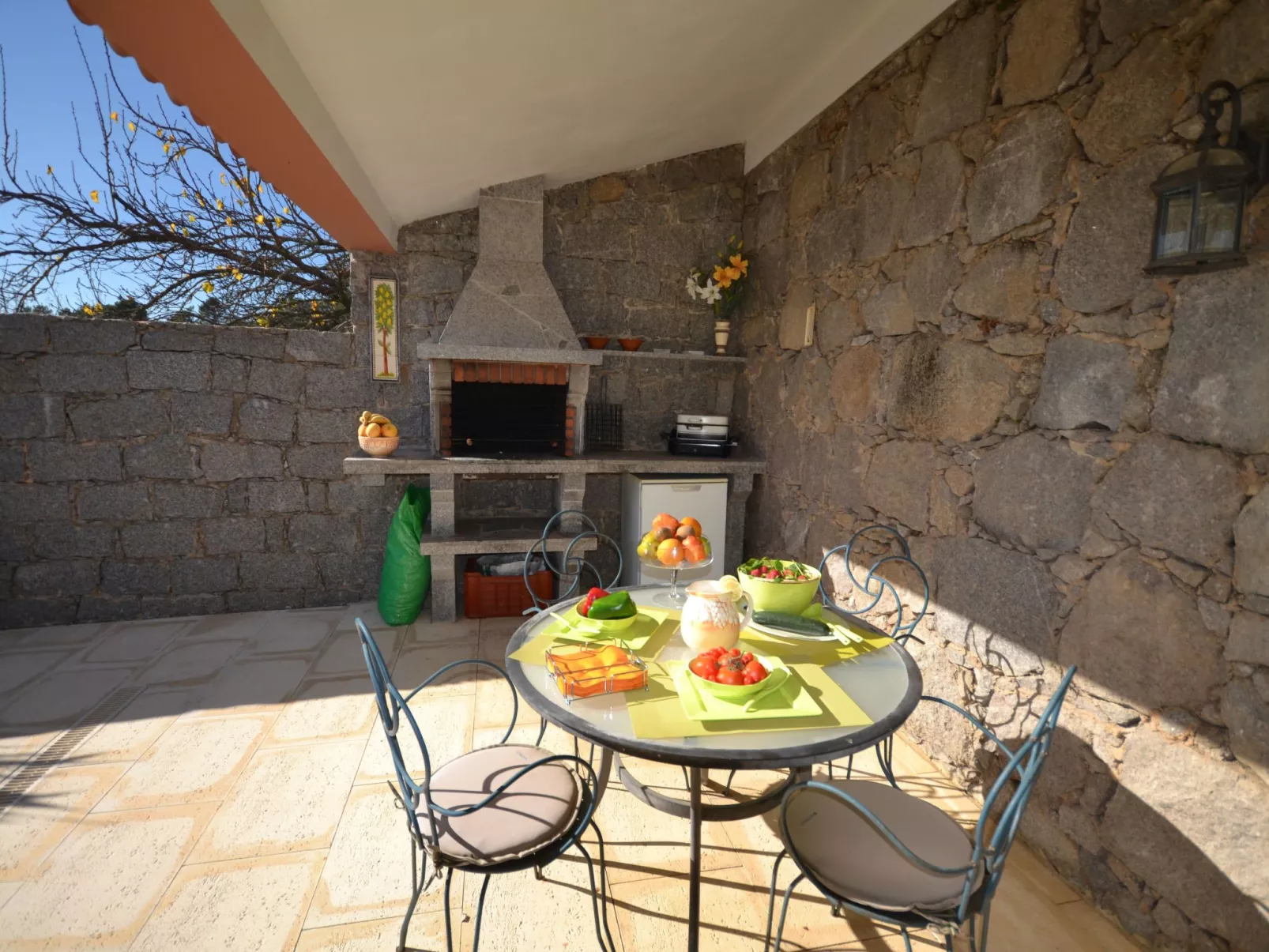 Luxuriöse Privatvilla mit Infinity-Pool-Draußen