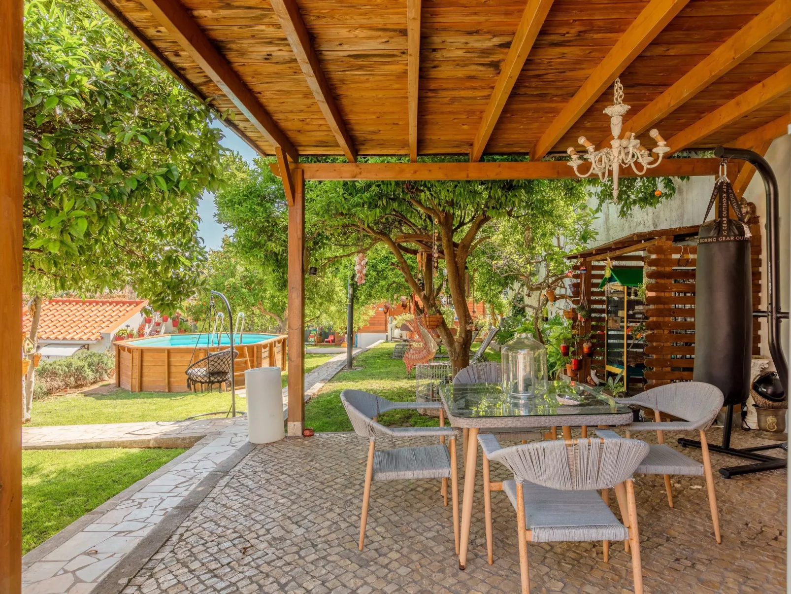 Nette Wohnung mit Kleinem gemeinsamem Pool - Outside