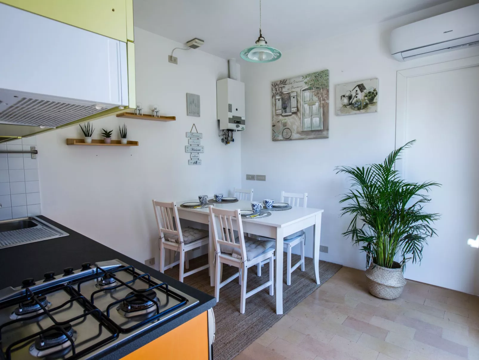 "Haustierfreundliches 'Cottage Glicini' mit Pool und Aussicht-Dedans